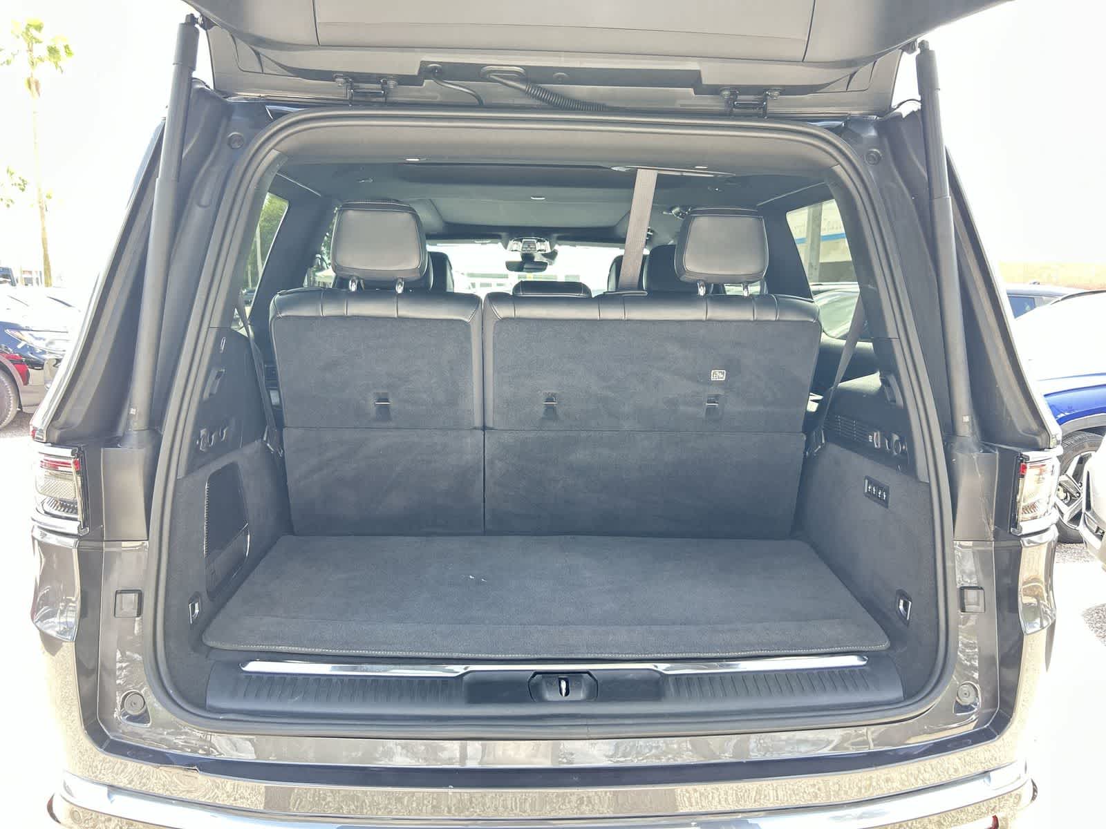 Thumbnail: 2022 Jeep Grand Wagoneer - 9