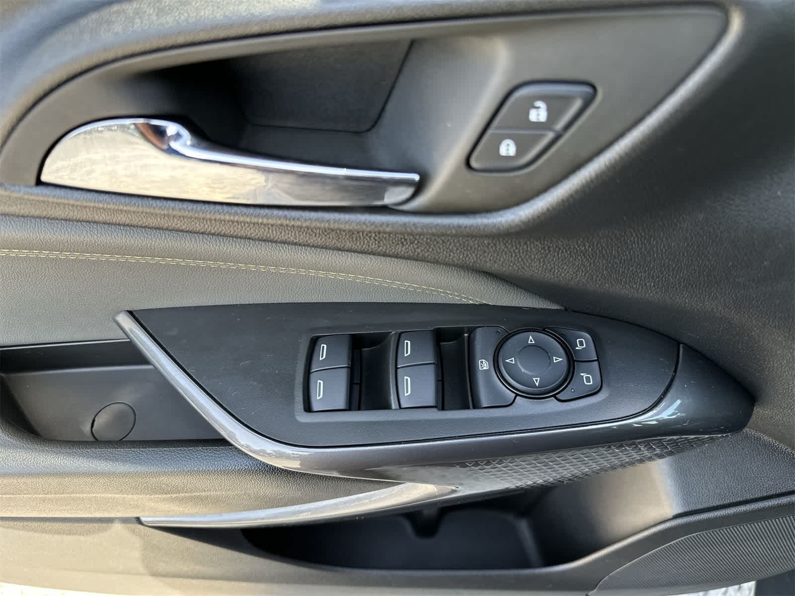 Thumbnail: 2025 Chevrolet Trax - 7