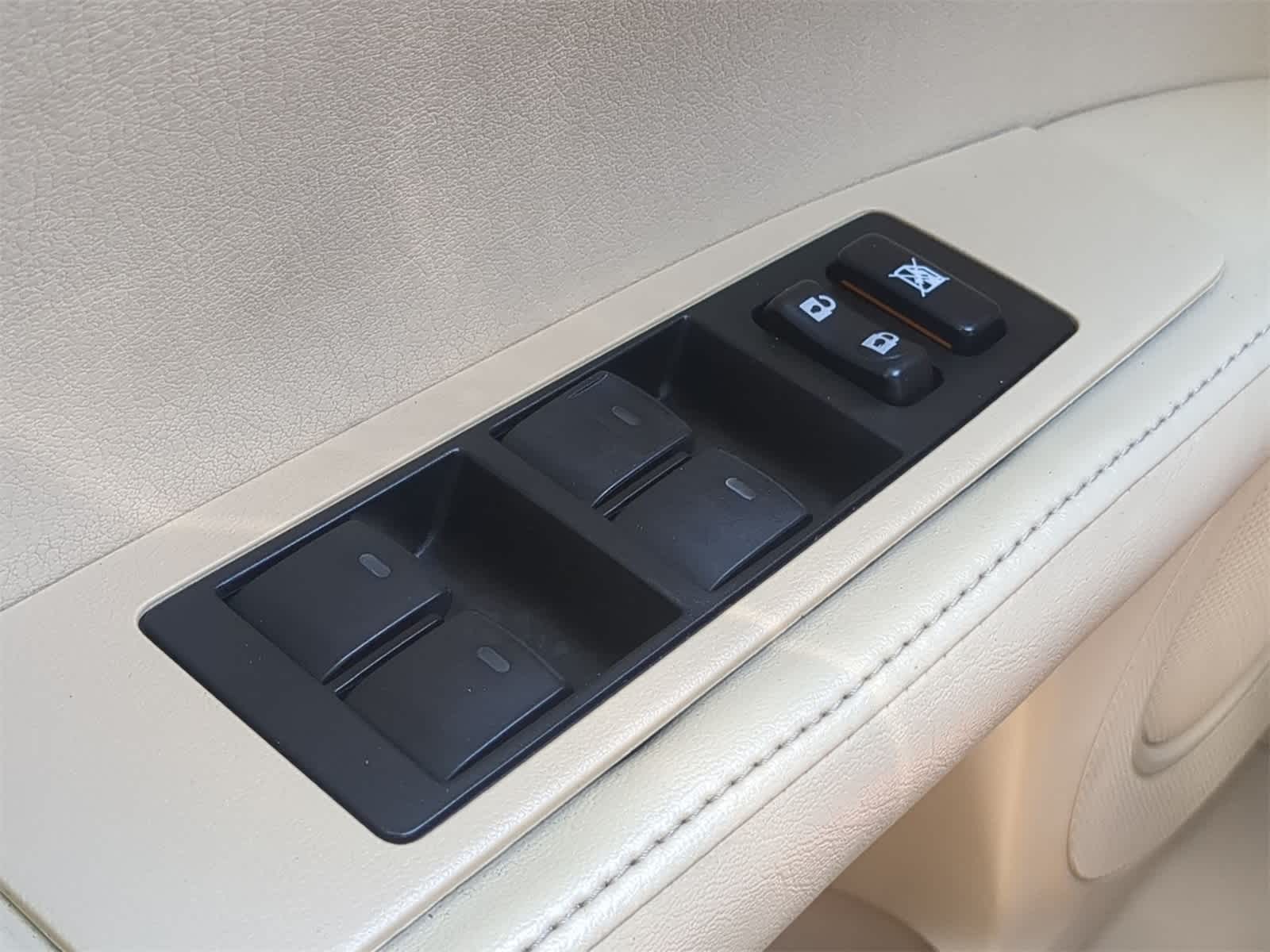 Thumbnail: 2015 Lexus ES - 23