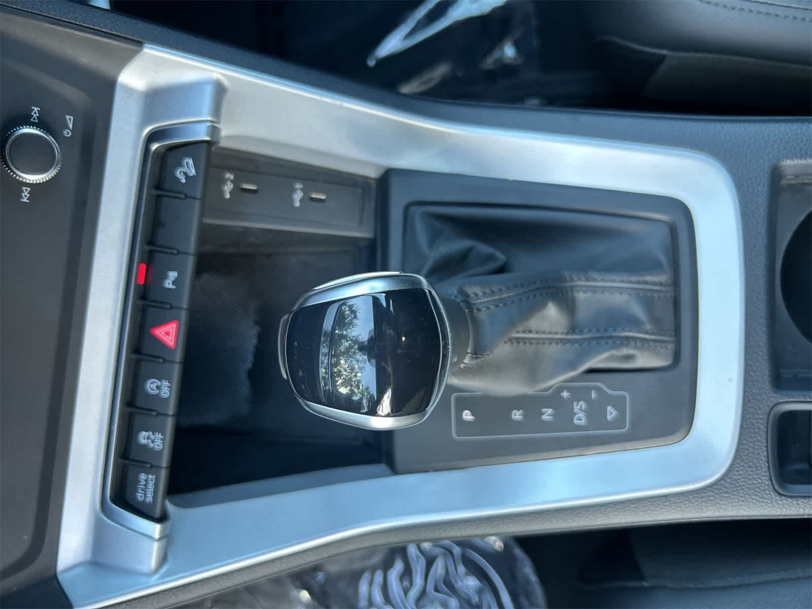 Thumbnail: 2025 Audi Q3 - 16