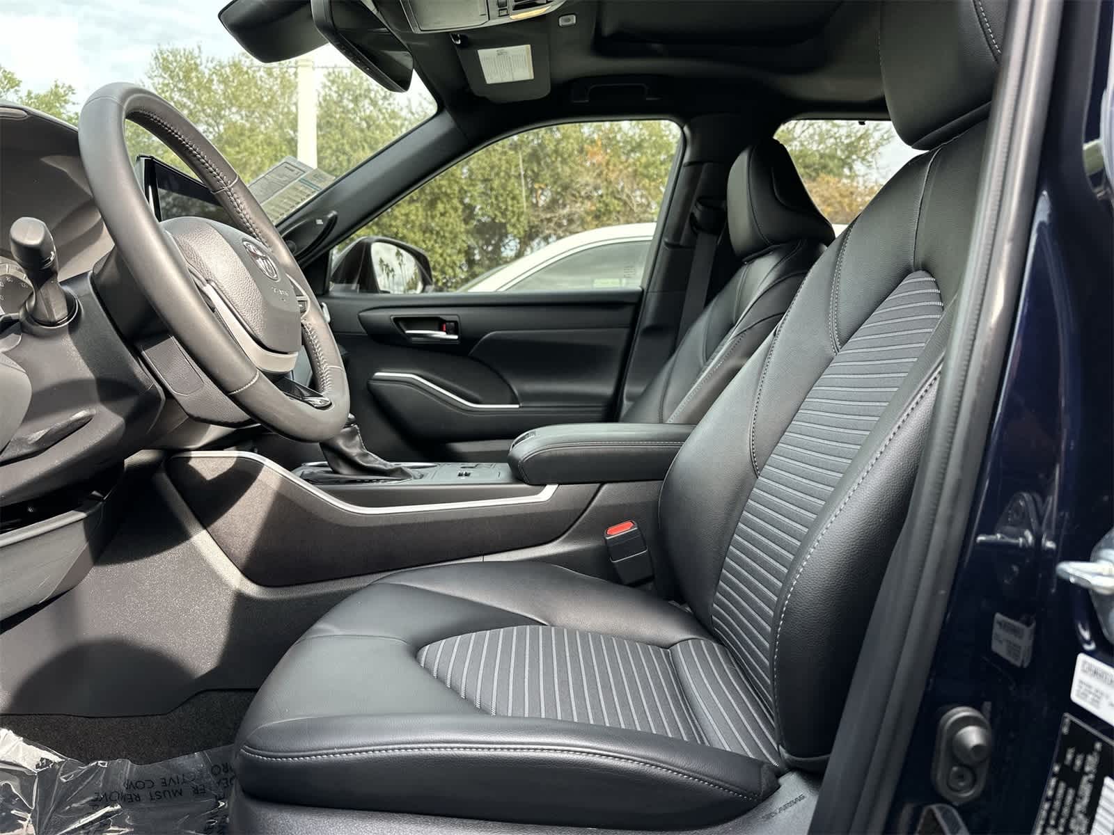 Thumbnail: 2024 Toyota Highlander - 11