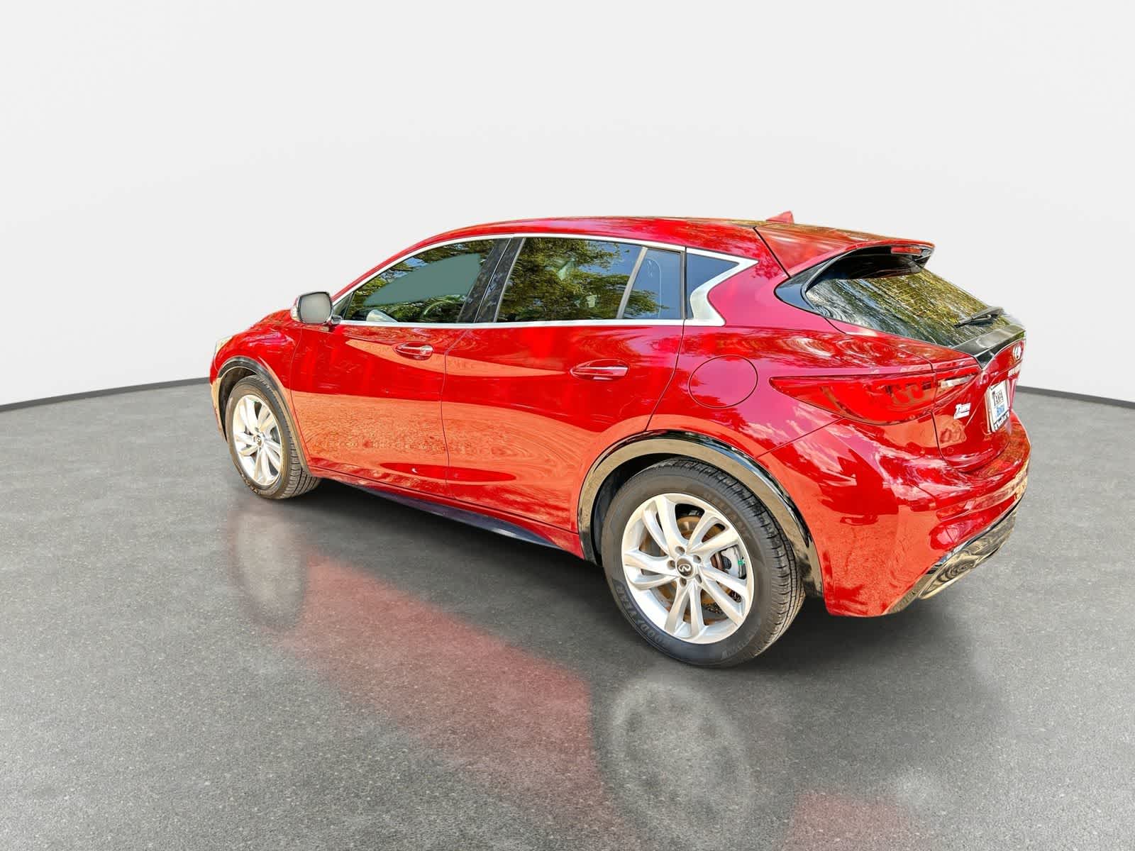Thumbnail: 2018 INFINITI QX30 - 6