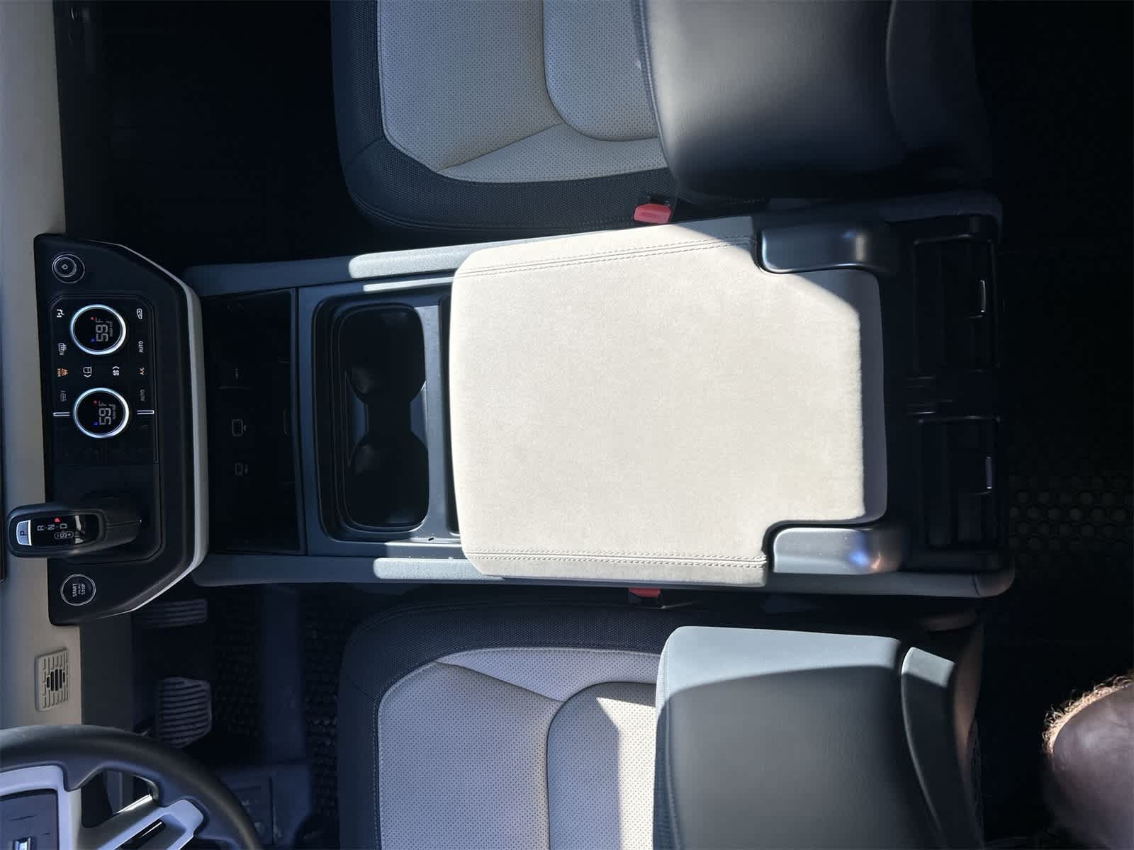 Thumbnail: 2023 Land Rover Defender - 16