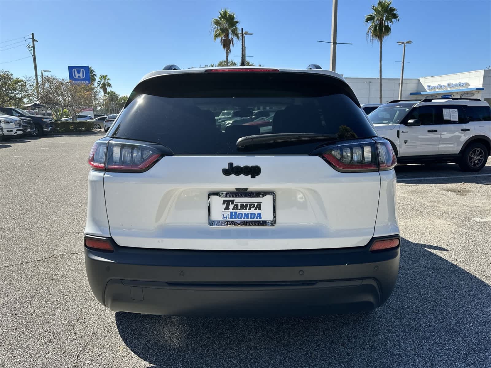 Thumbnail: 2021 Jeep Cherokee - 14