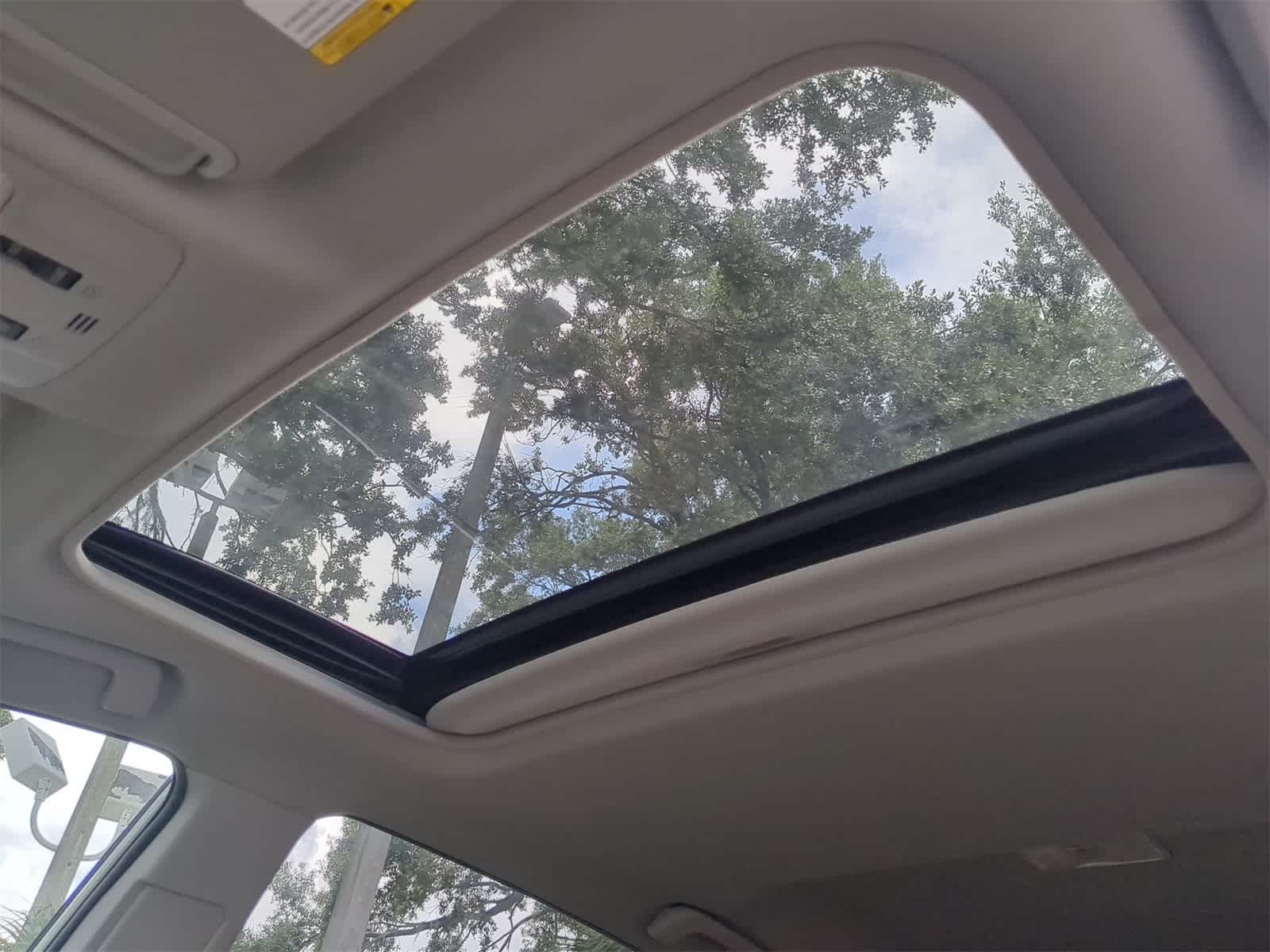 Thumbnail: 2015 Toyota RAV4 - 19
