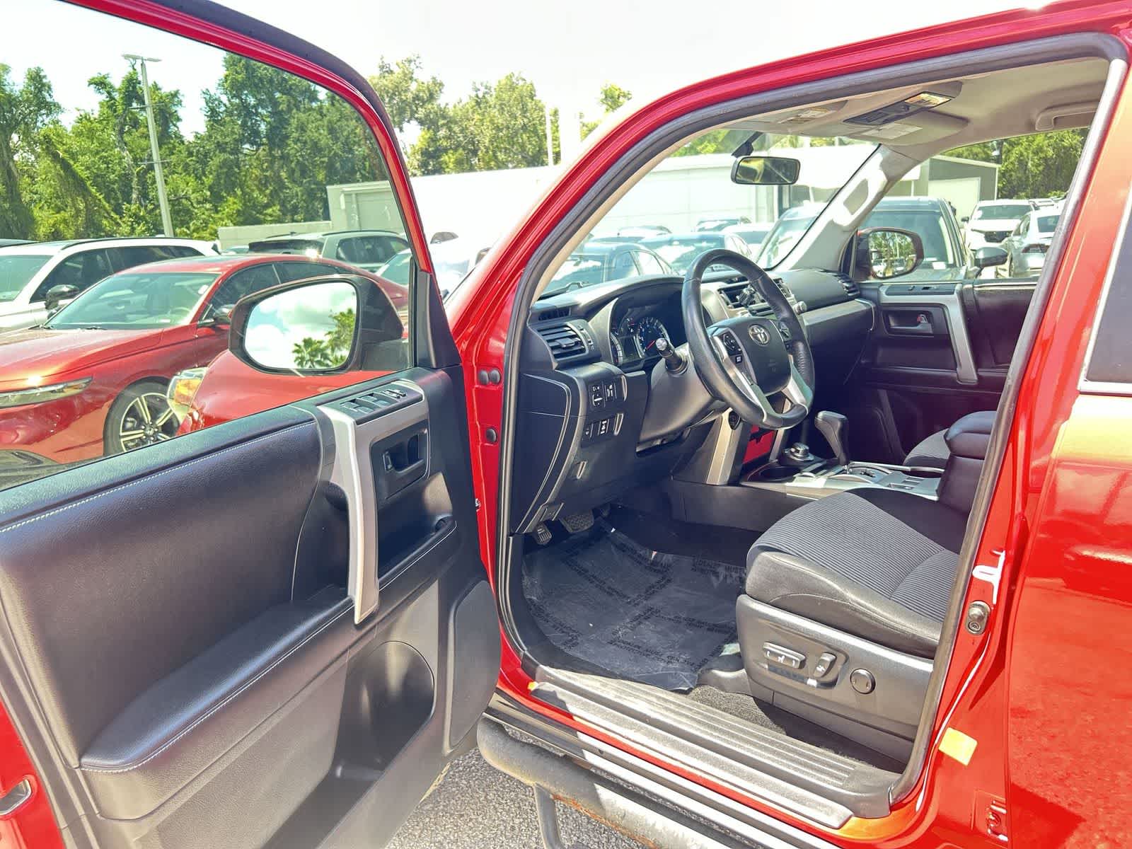 Thumbnail: 2015 Toyota 4Runner - 10