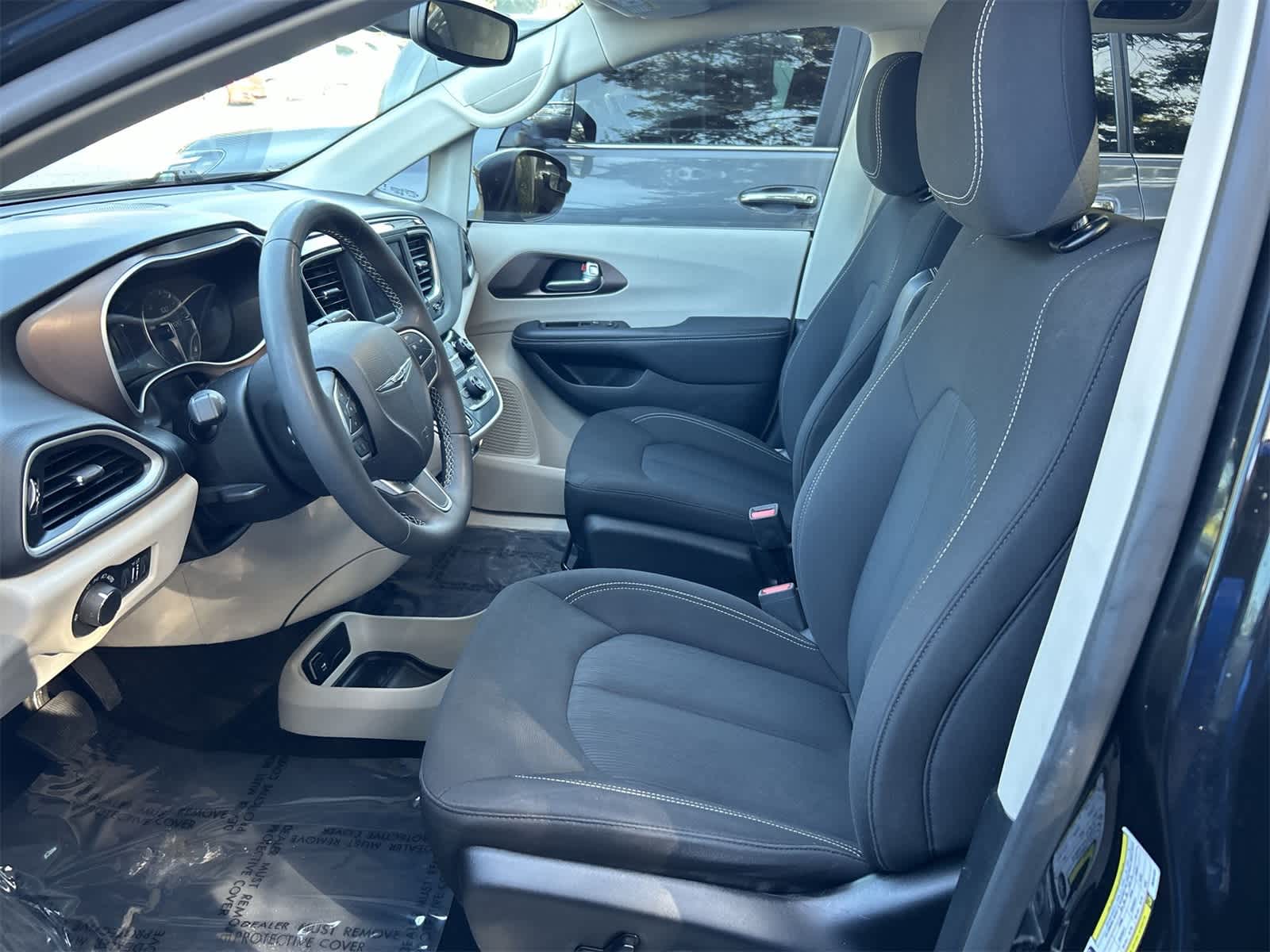 Thumbnail: 2024 Chrysler Voyager - 11