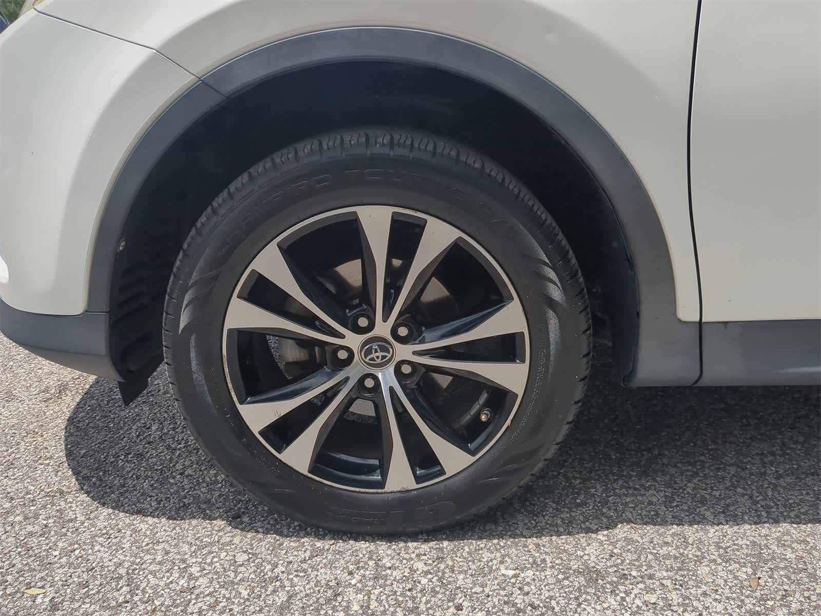 Thumbnail: 2015 Toyota RAV4 - 11