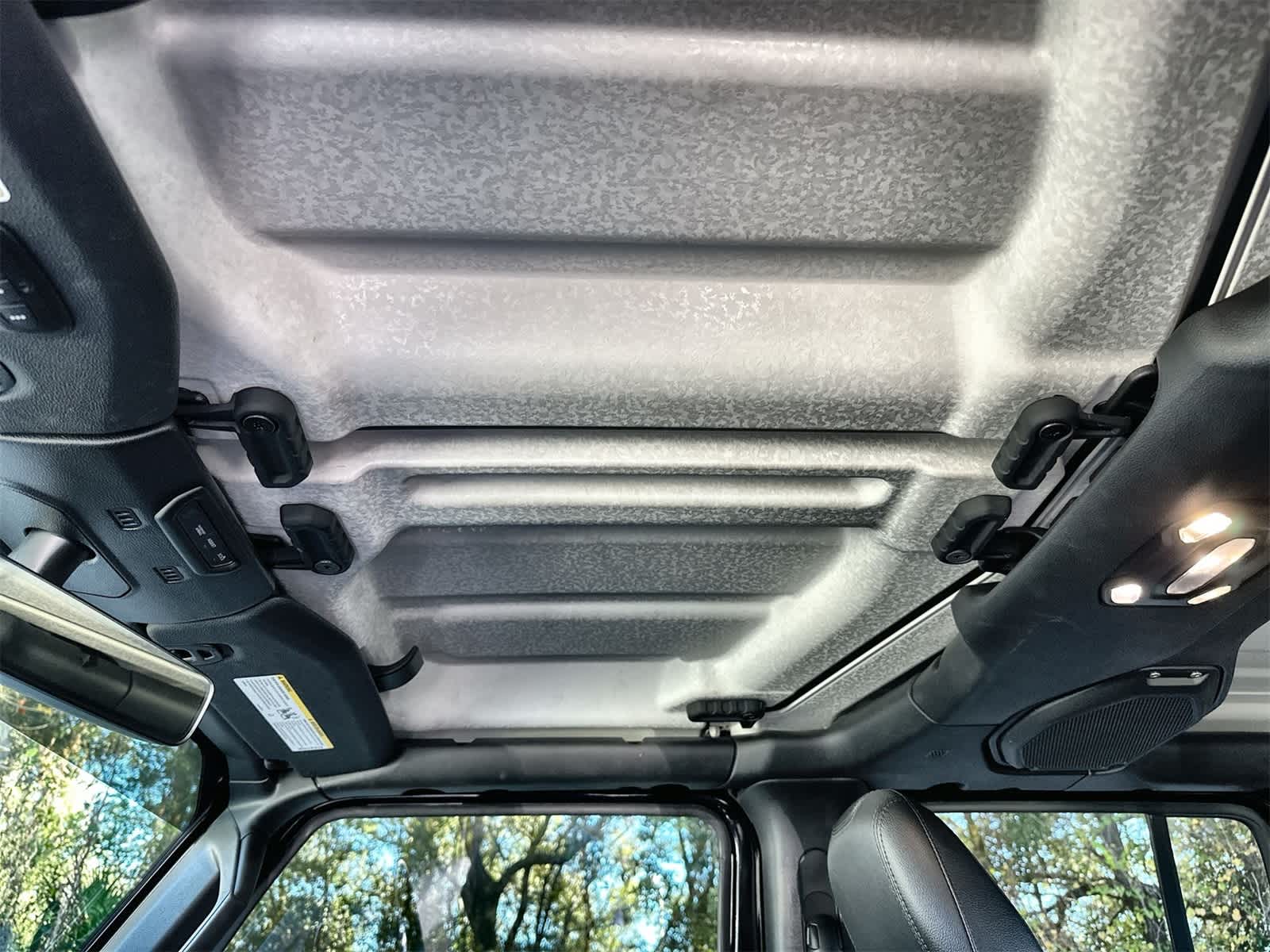 Thumbnail: 2023 Jeep Gladiator - 21