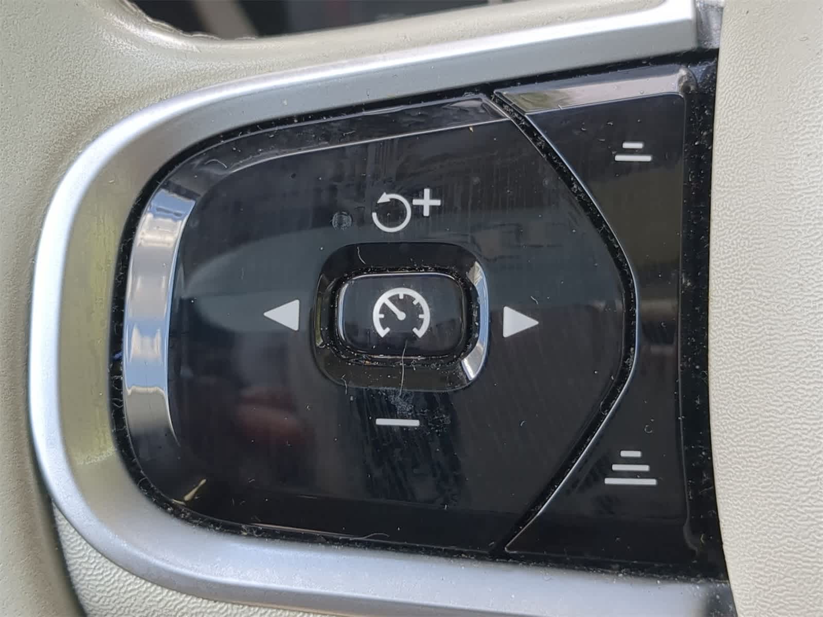 Thumbnail: 2021 Volvo XC90 - 24