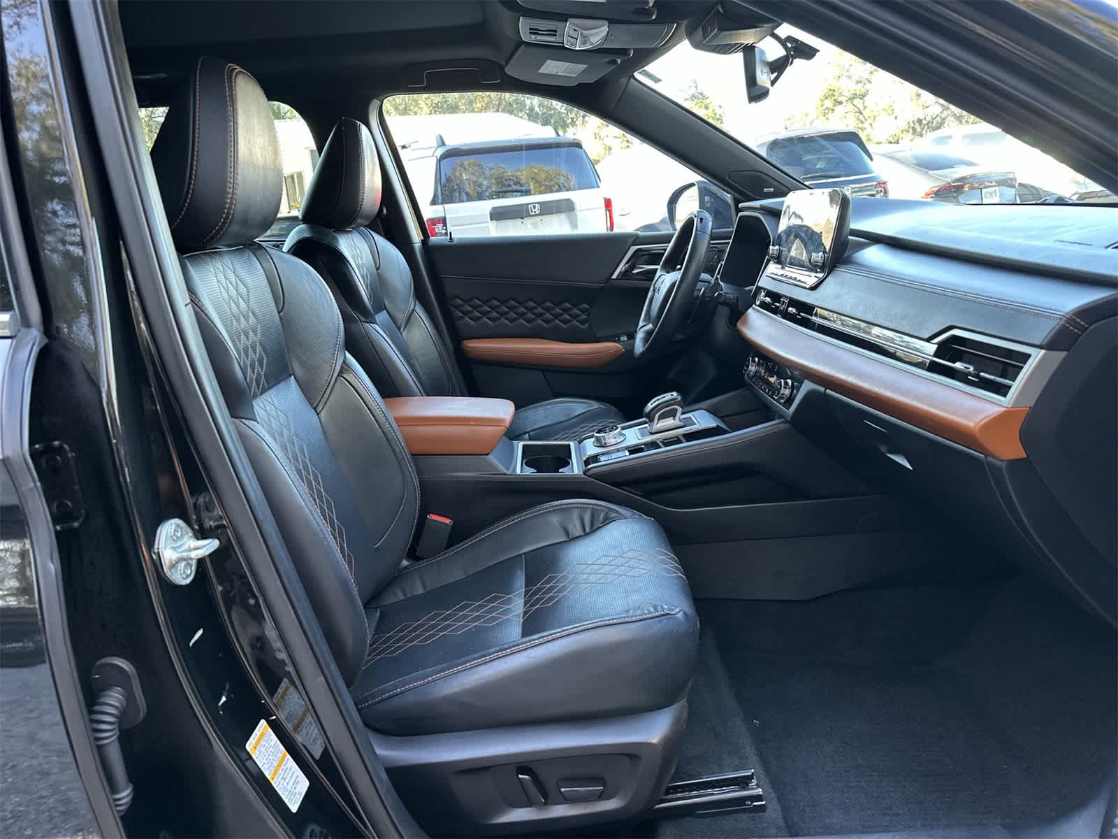 Thumbnail: 2022 Mitsubishi Outlander - 13