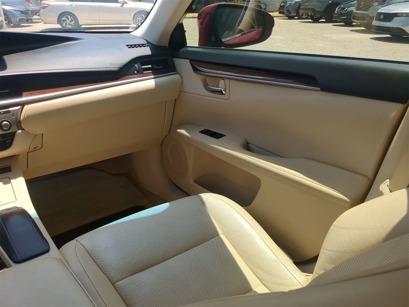 Thumbnail: 2015 Lexus ES - 16
