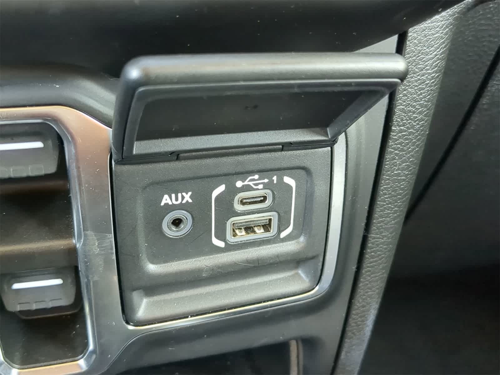 Thumbnail: 2022 Jeep Gladiator - 21