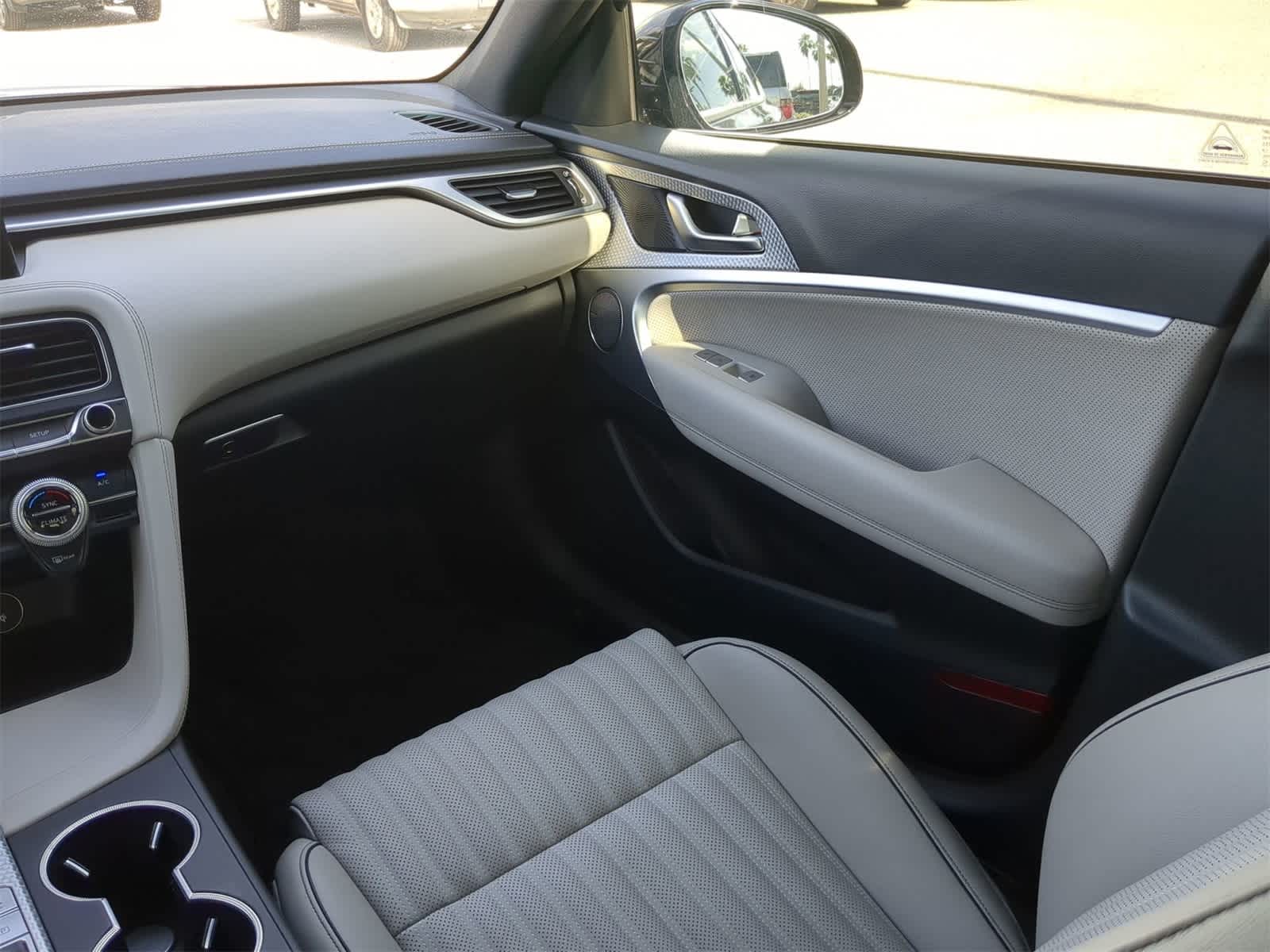 Thumbnail: 2023 Genesis G70 - 16