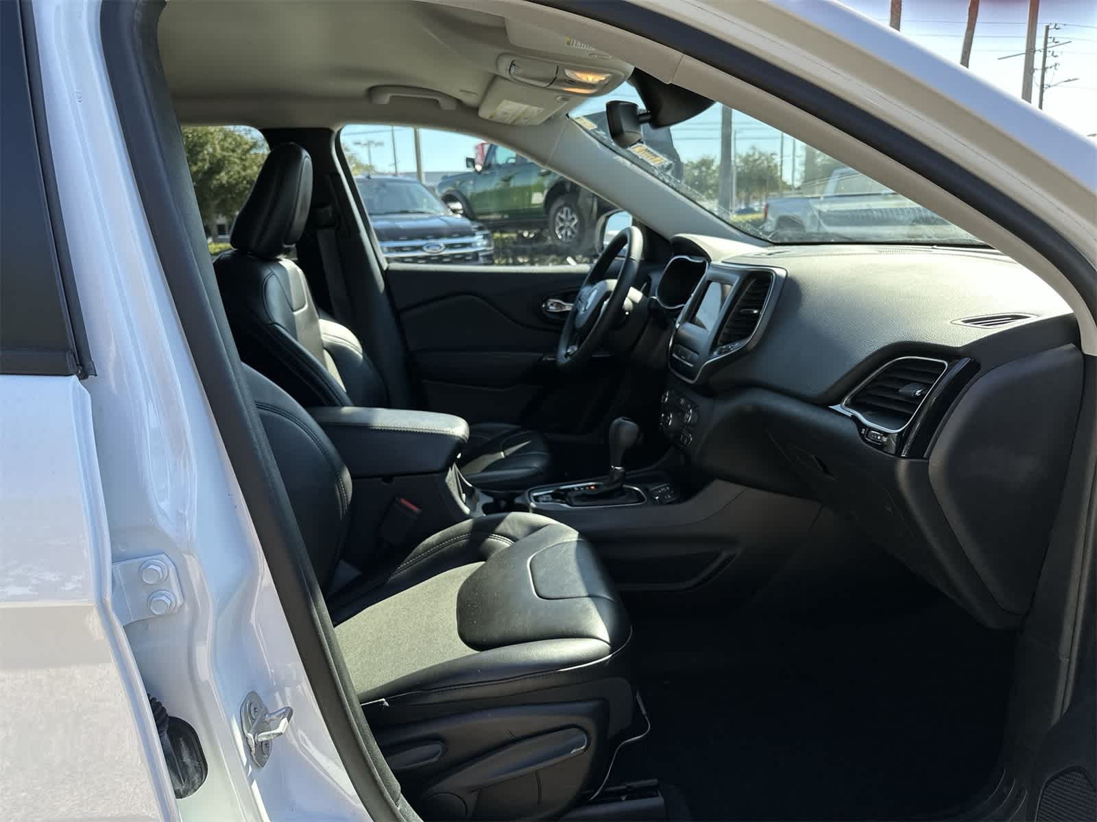 Thumbnail: 2021 Jeep Cherokee - 20