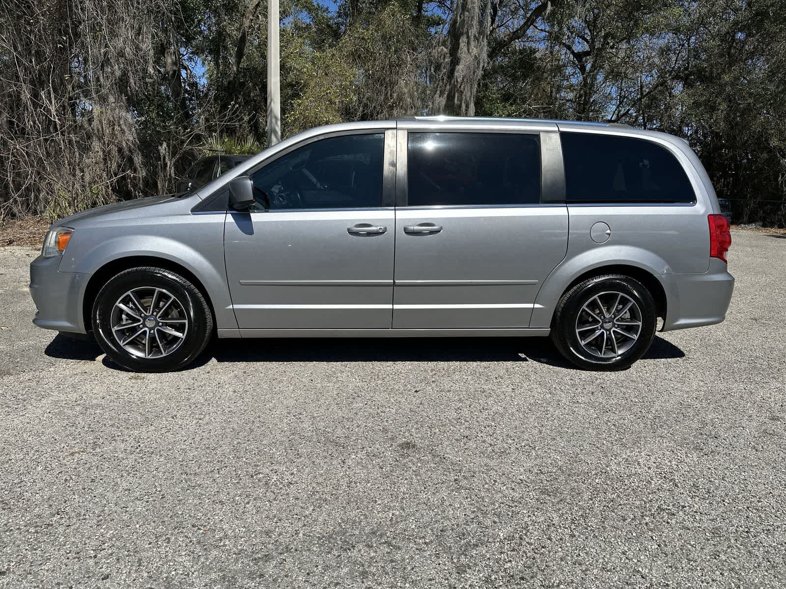 Thumbnail: 2017 Dodge Grand Caravan - 4