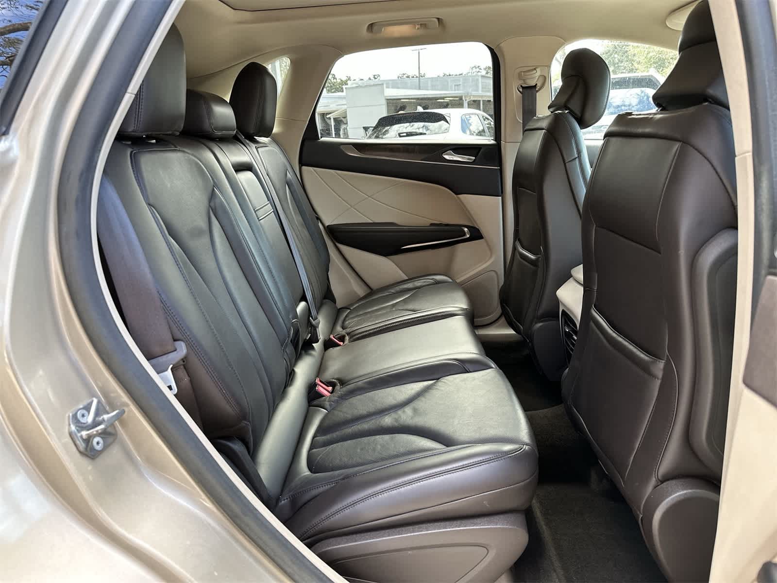 Thumbnail: 2017 Lincoln MKC - 12