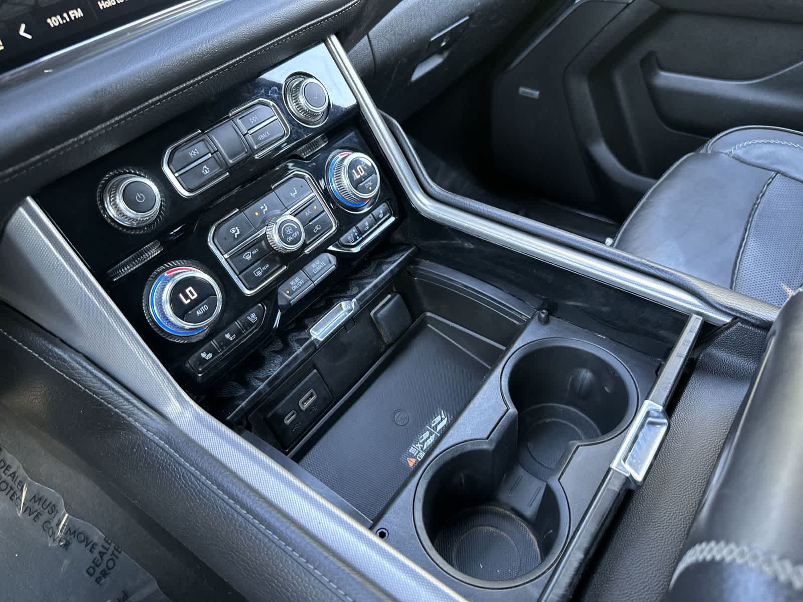 Thumbnail: 2023 GMC Yukon XL - 17