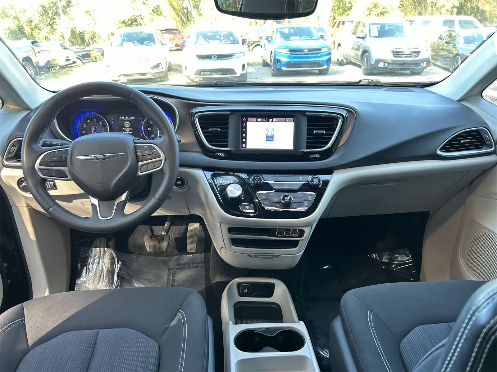 Thumbnail: 2024 Chrysler Voyager - 10