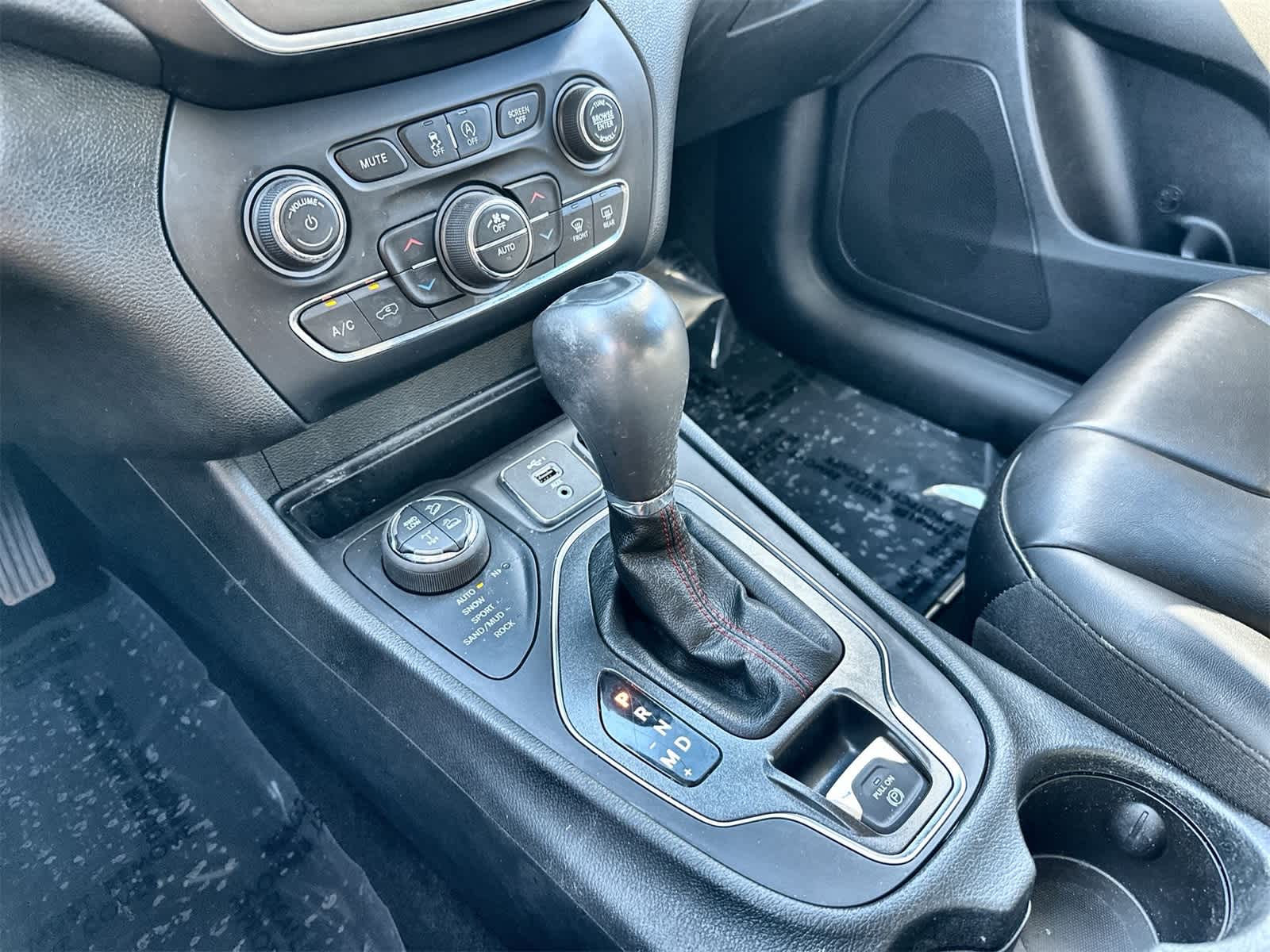 Thumbnail: 2022 Jeep Cherokee - 17