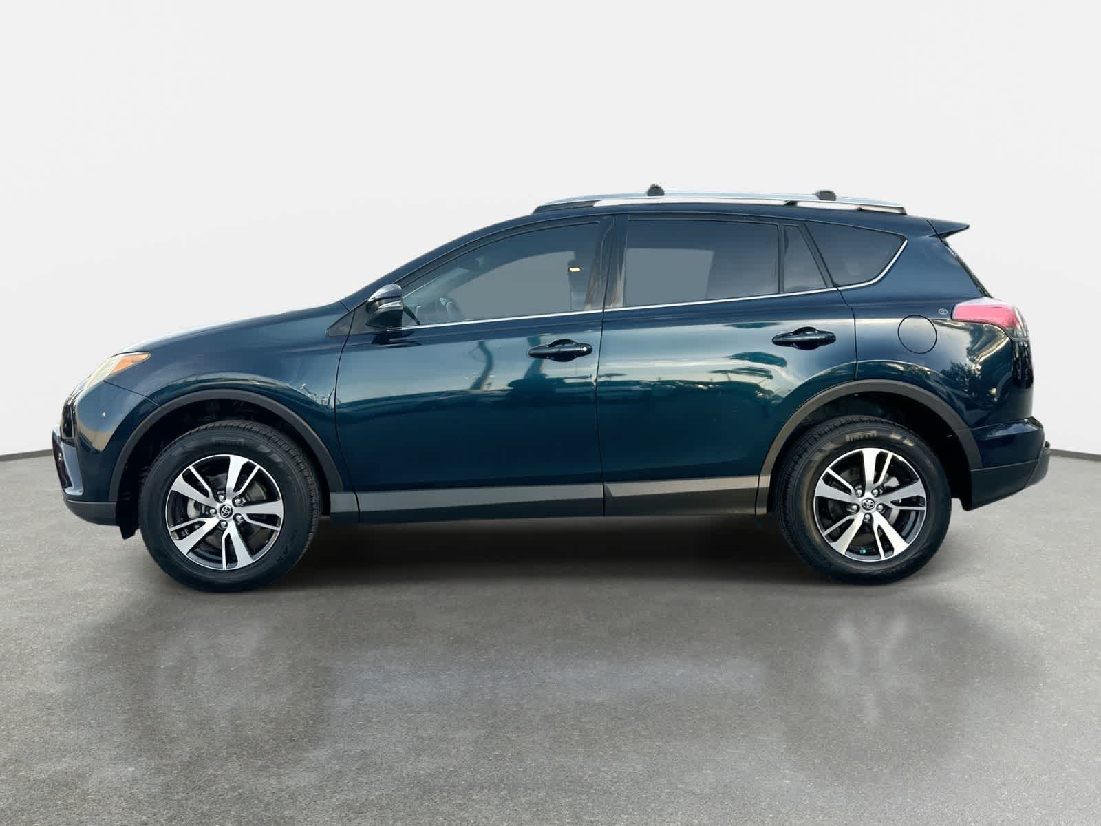 Thumbnail: 2018 Toyota RAV4 - 4