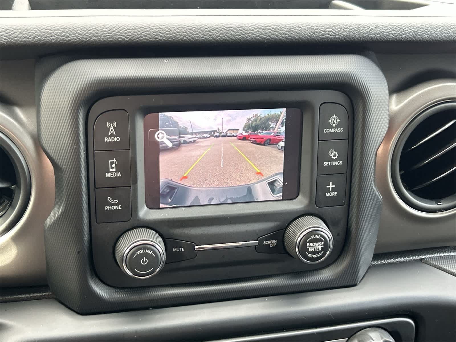 Thumbnail: 2021 Jeep Gladiator - 22