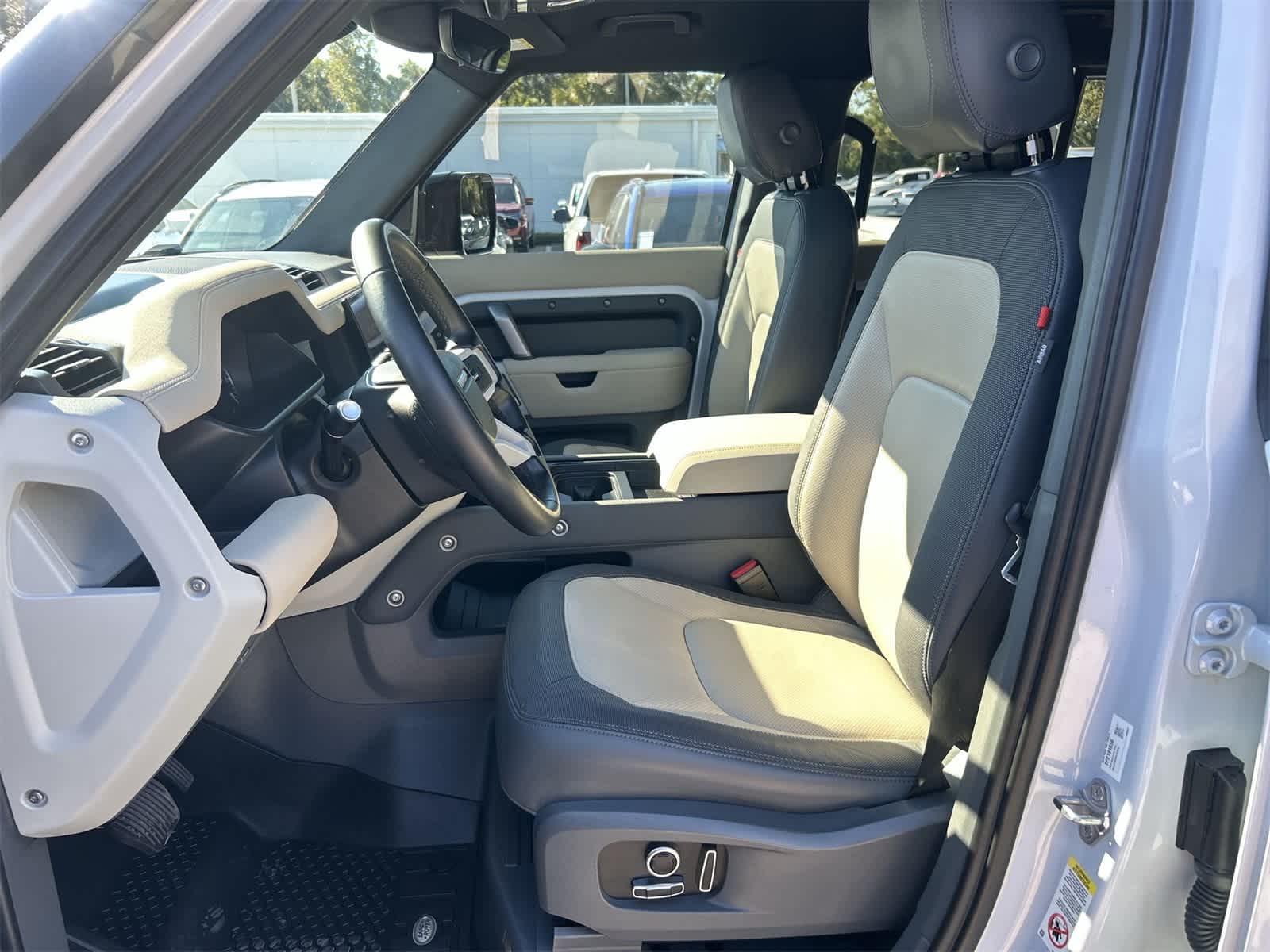 Thumbnail: 2023 Land Rover Defender - 11