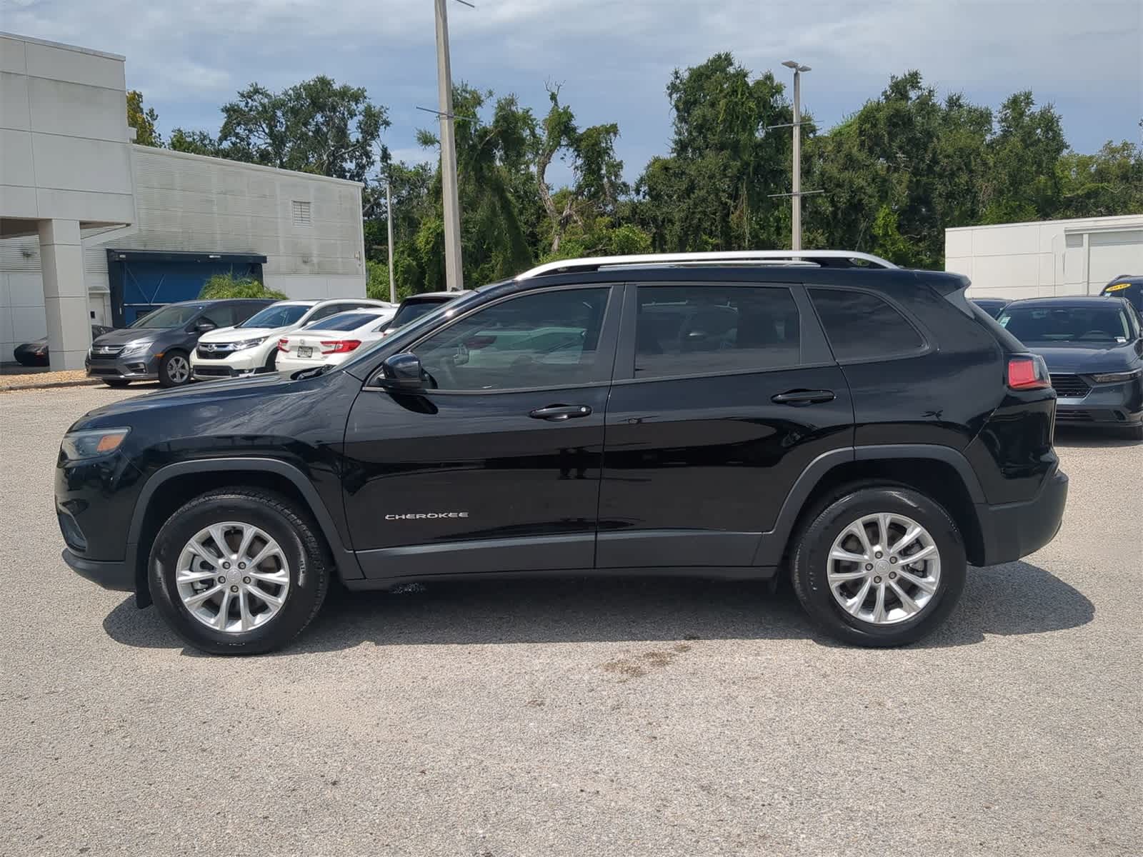 Thumbnail: 2021 Jeep Cherokee - 4