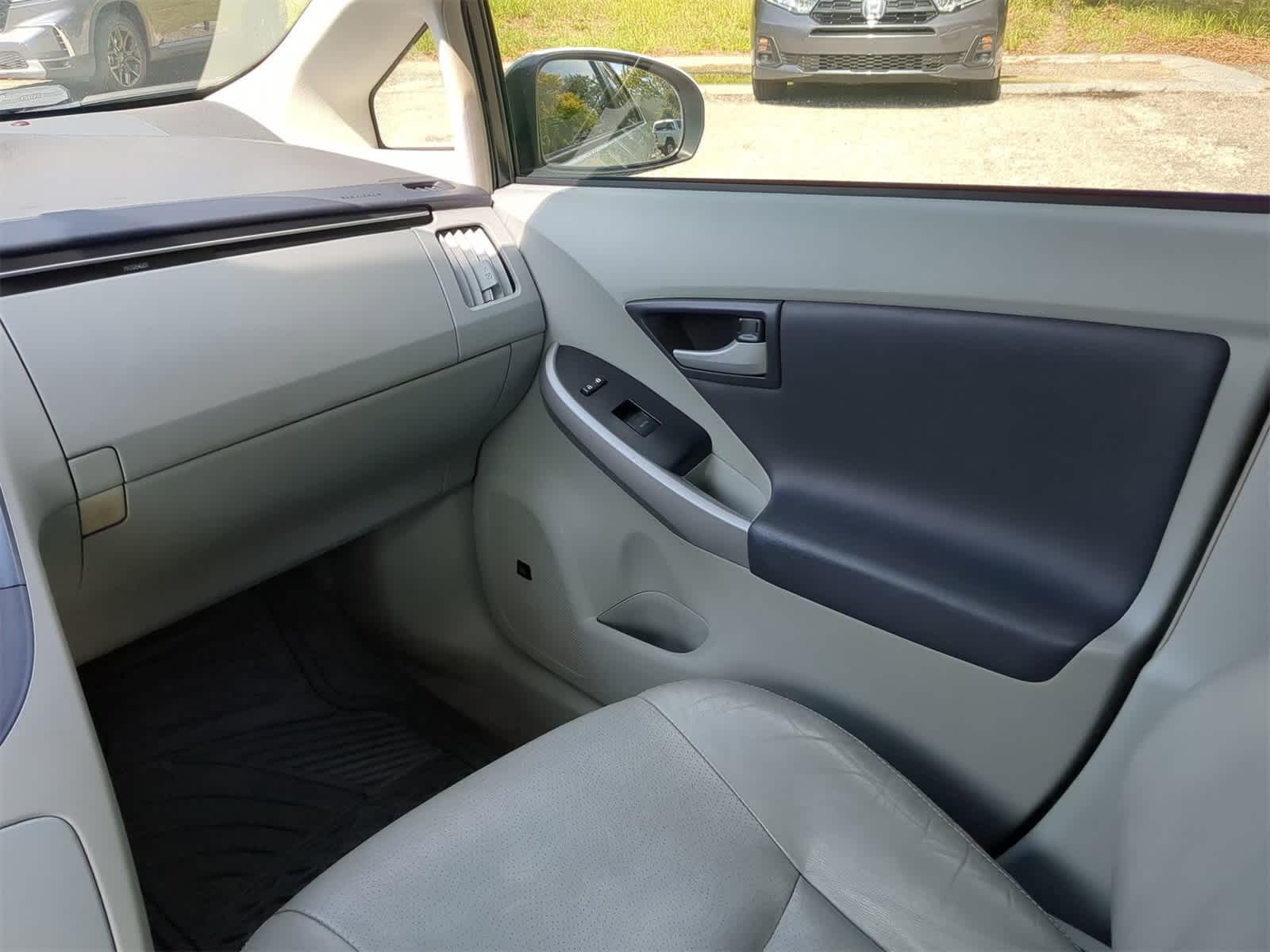 Thumbnail: 2011 Toyota Prius - 16