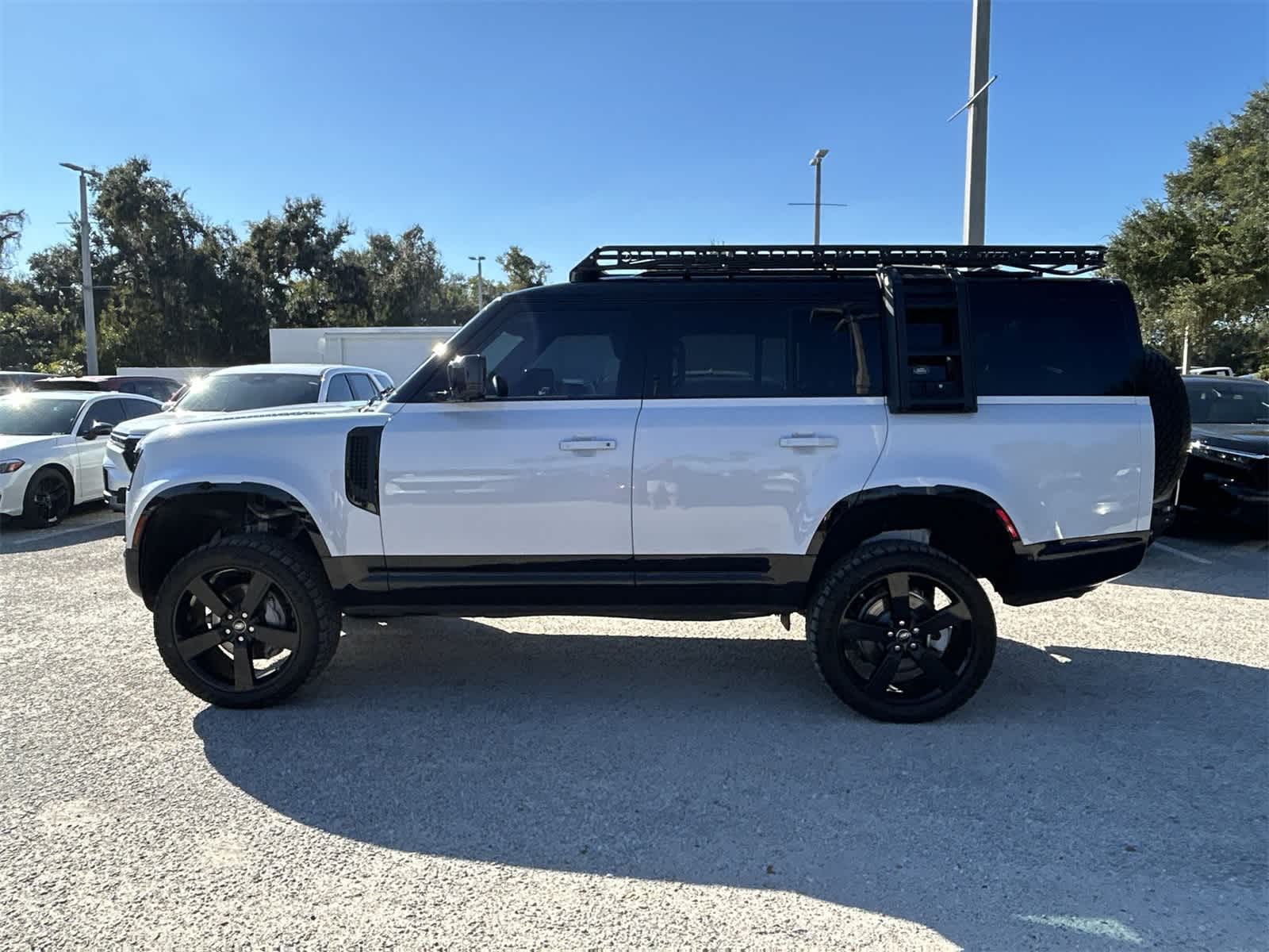 Thumbnail: 2023 Land Rover Defender - 3