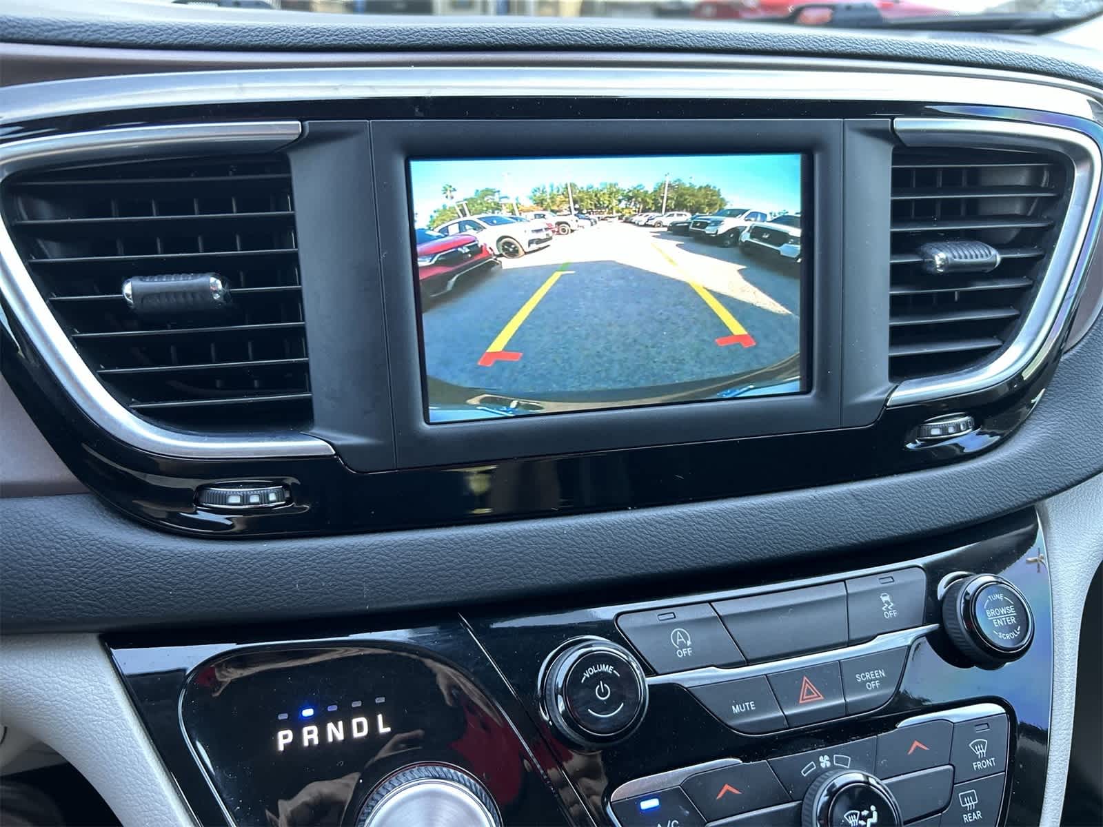 Thumbnail: 2024 Chrysler Voyager - 22