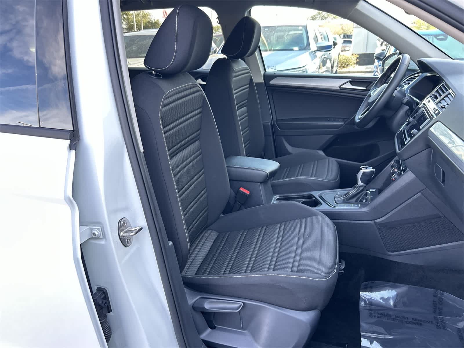 Thumbnail: 2024 Volkswagen Tiguan - 14