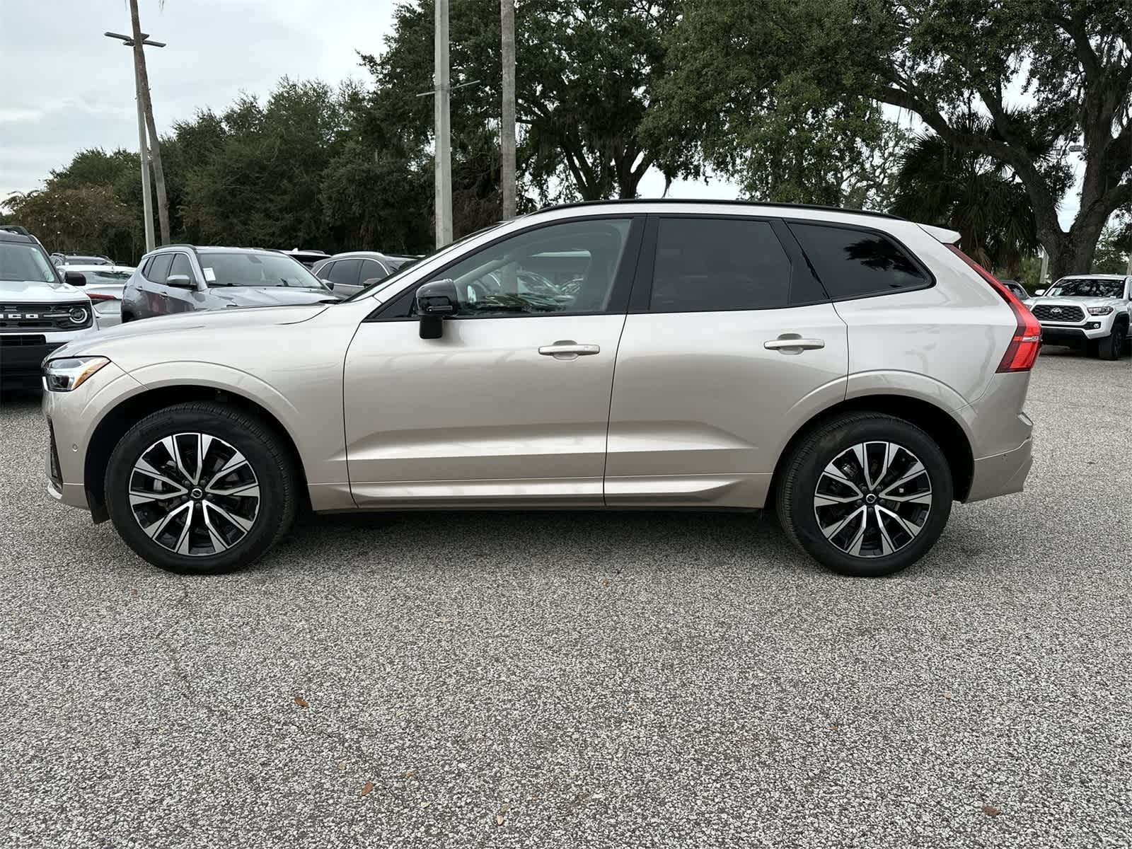 Thumbnail: 2025 Volvo XC60 - 19