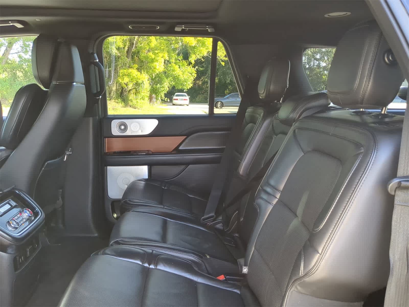Thumbnail: 2019 Lincoln Navigator L - 14
