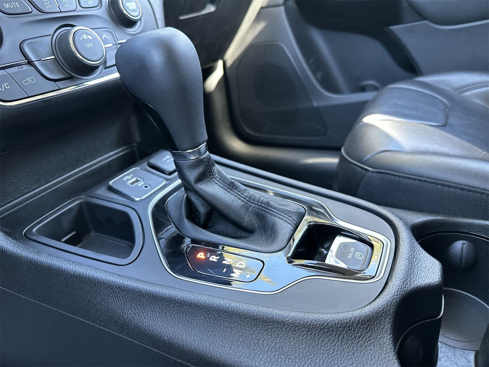 Thumbnail: 2021 Jeep Cherokee - 15