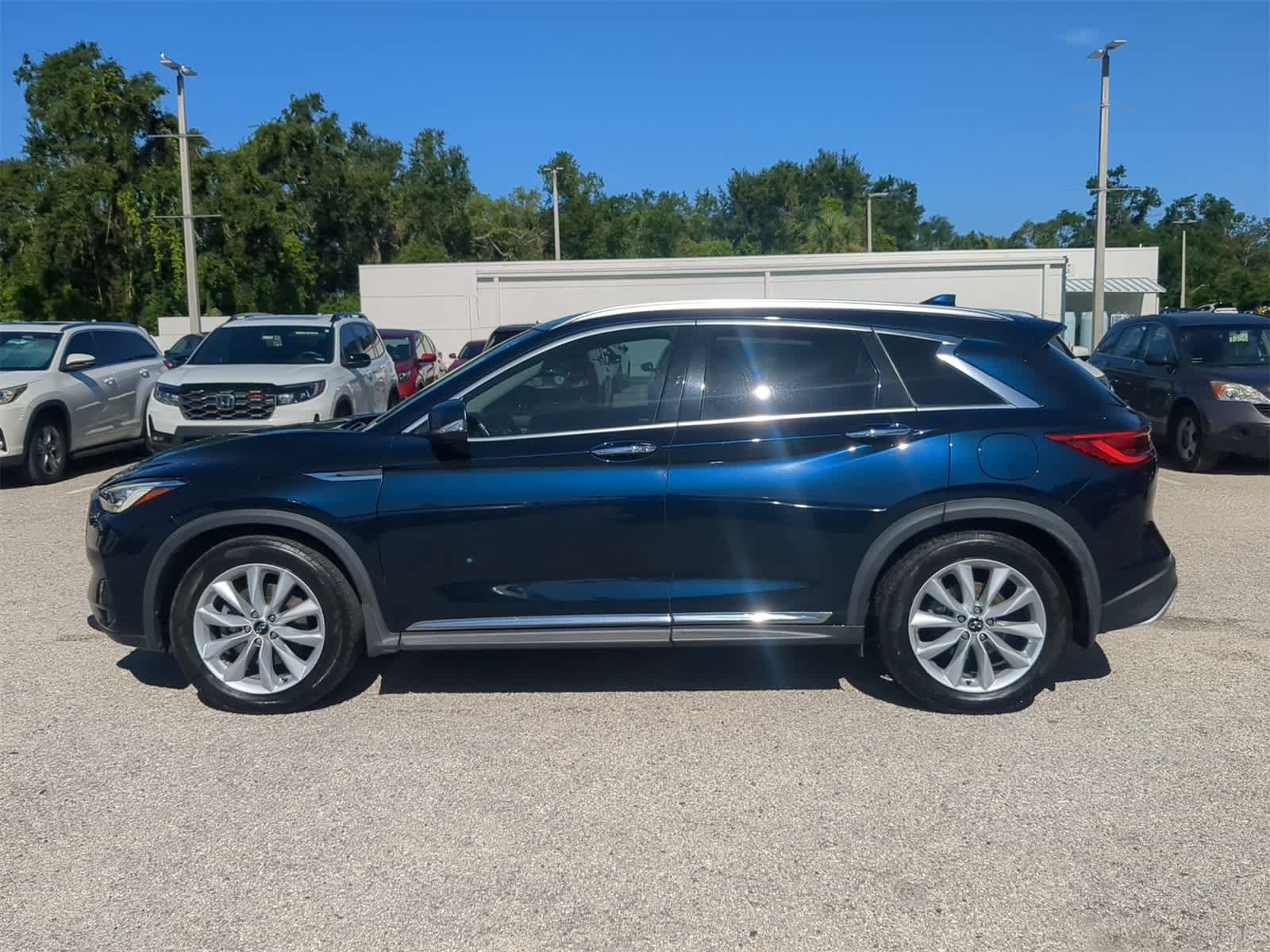 2019 INFINITI QX50 Essential 3