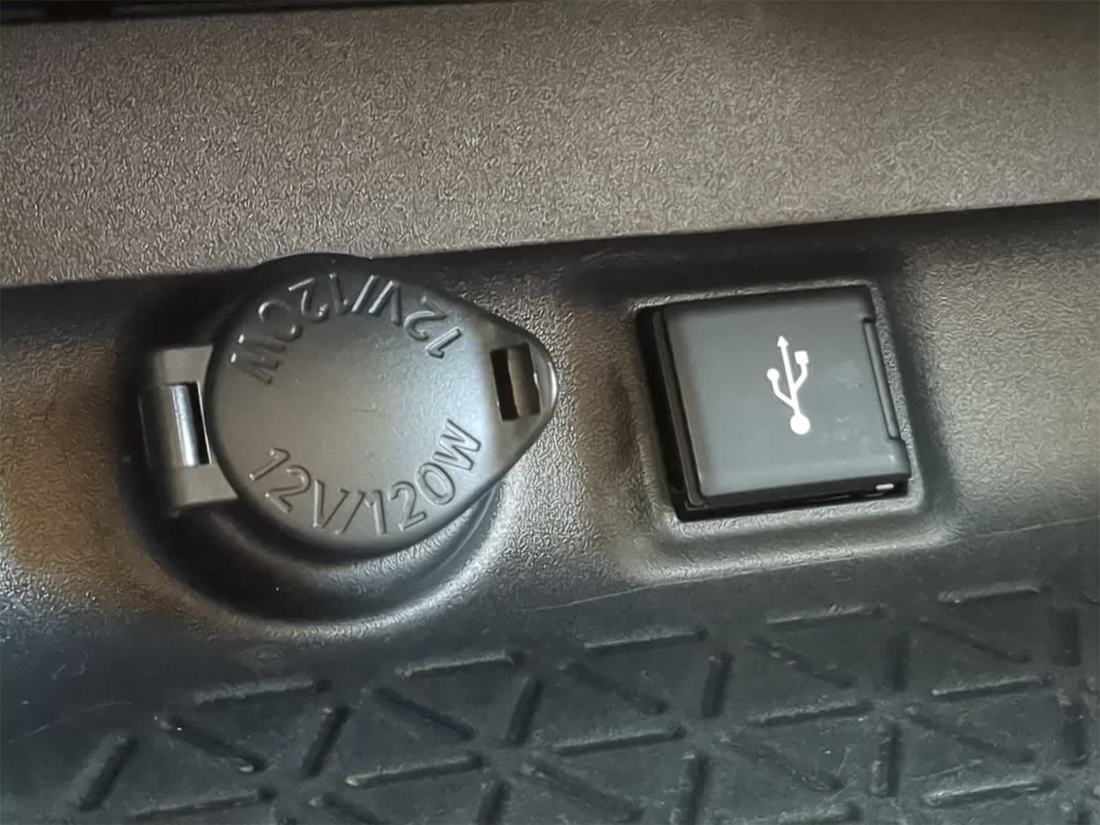 Thumbnail: 2021 Toyota RAV4 - 21