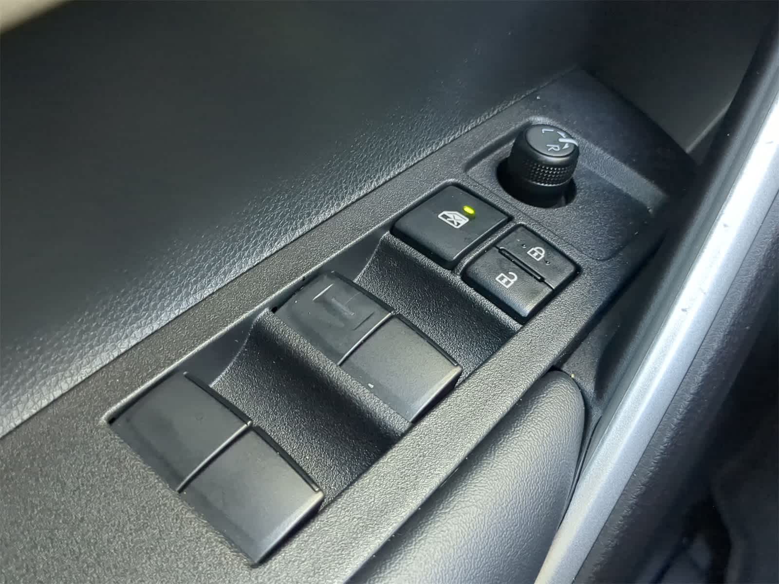 Thumbnail: 2025 Toyota Corolla Cross - 21