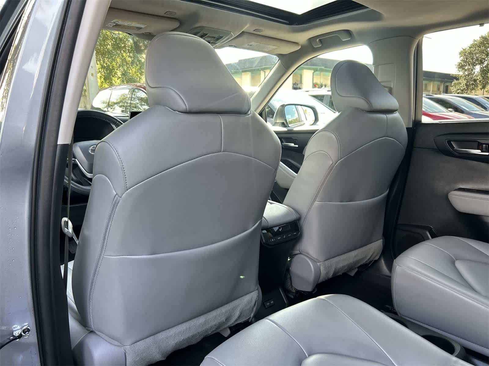 Thumbnail: 2023 Toyota Highlander - 12