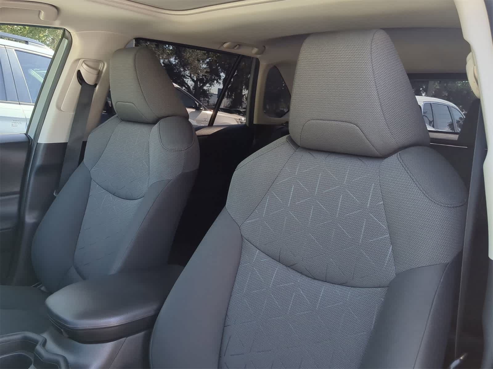 Thumbnail: 2021 Toyota RAV4 - 9