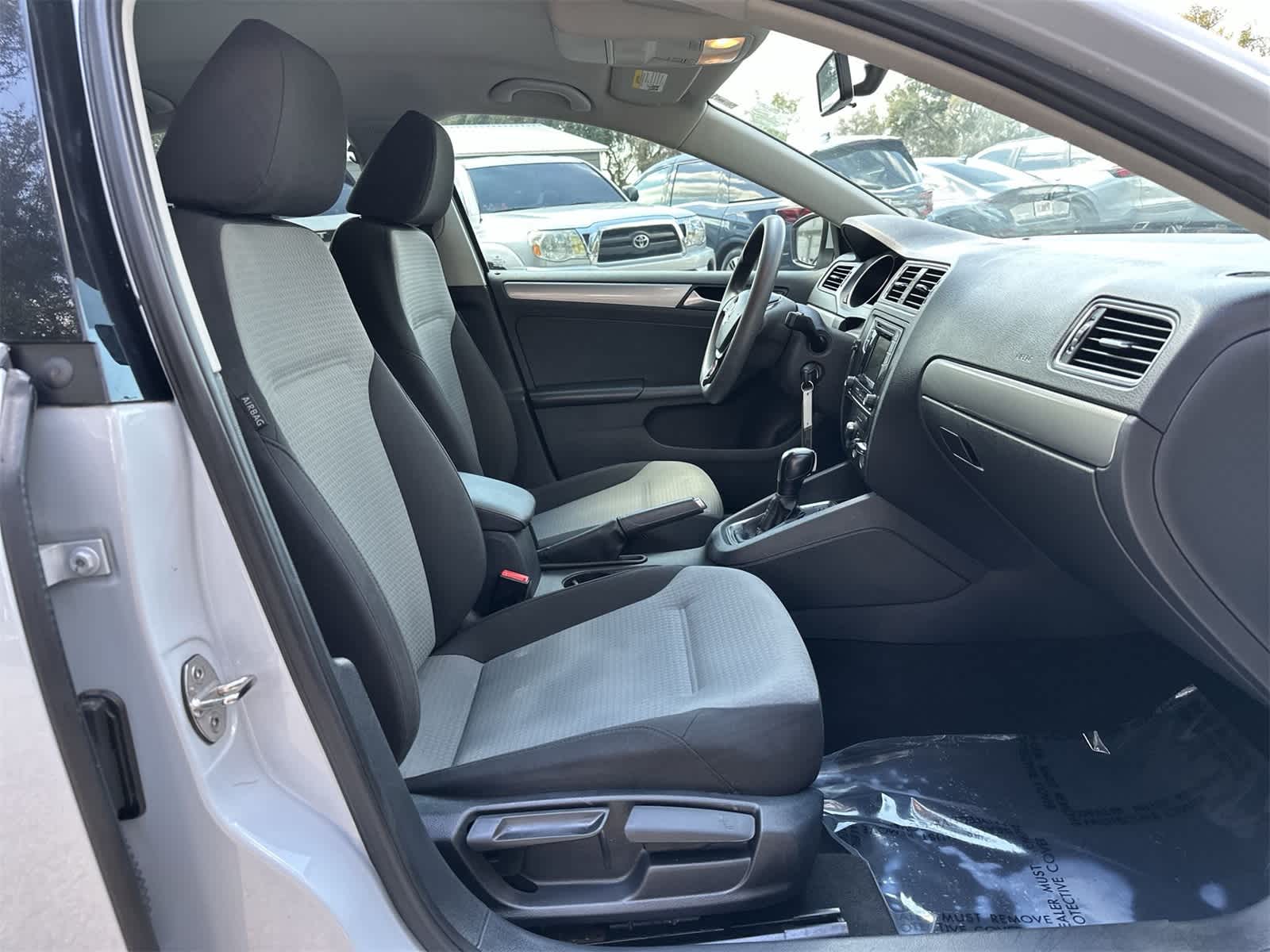 Thumbnail: 2017 Volkswagen Jetta - 14