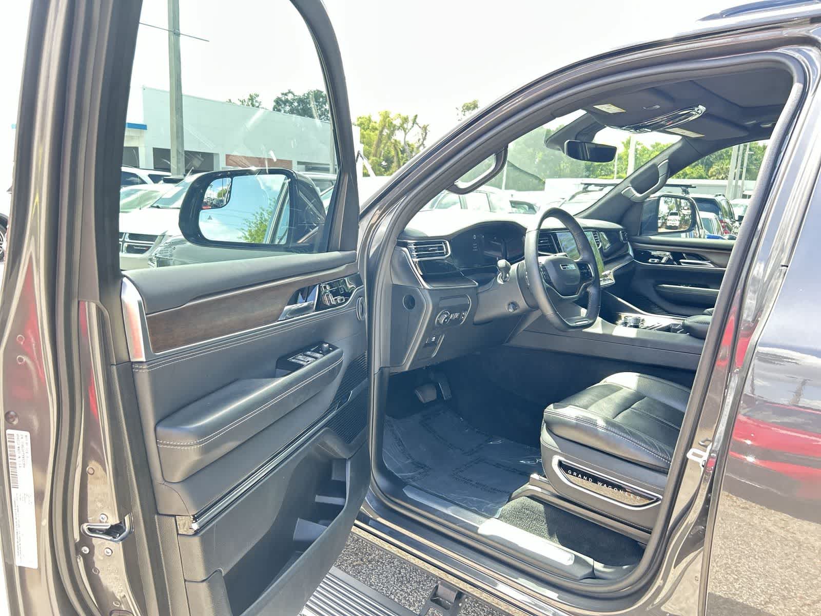 Thumbnail: 2022 Jeep Grand Wagoneer - 10