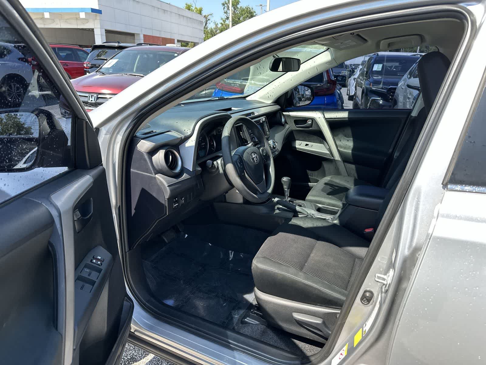 Thumbnail: 2016 Toyota RAV4 - 10