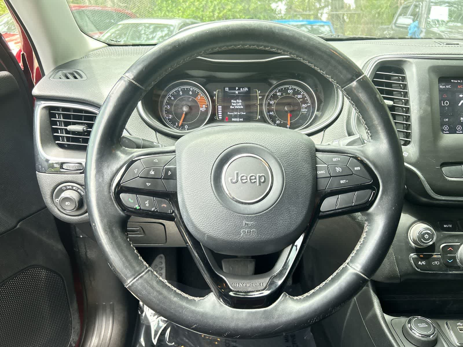Thumbnail: 2019 Jeep Cherokee - 16