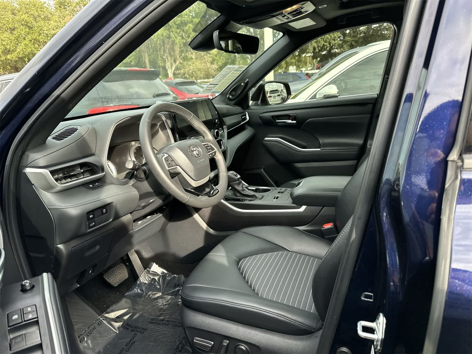 Thumbnail: 2024 Toyota Highlander - 2