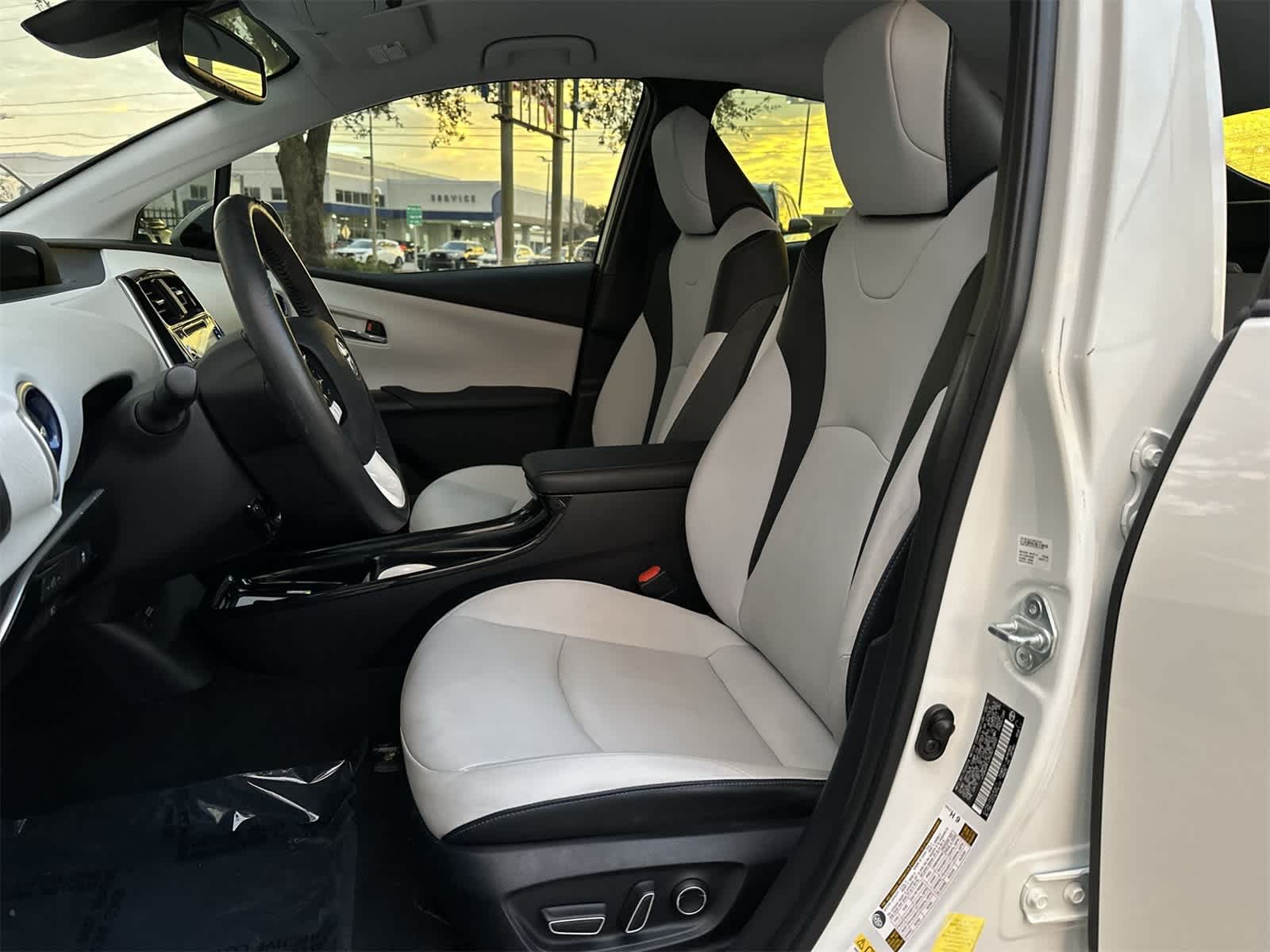 Thumbnail: 2016 Toyota Prius - 11