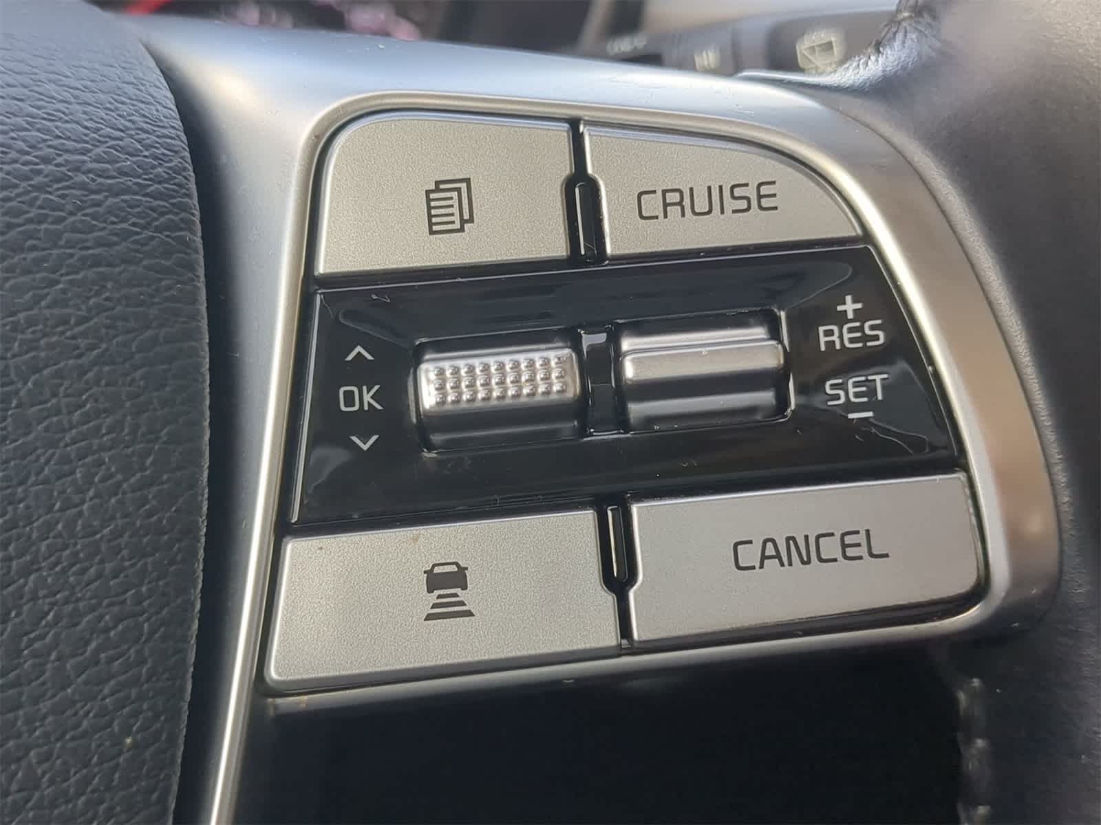 Thumbnail: 2021 Kia Telluride - 24