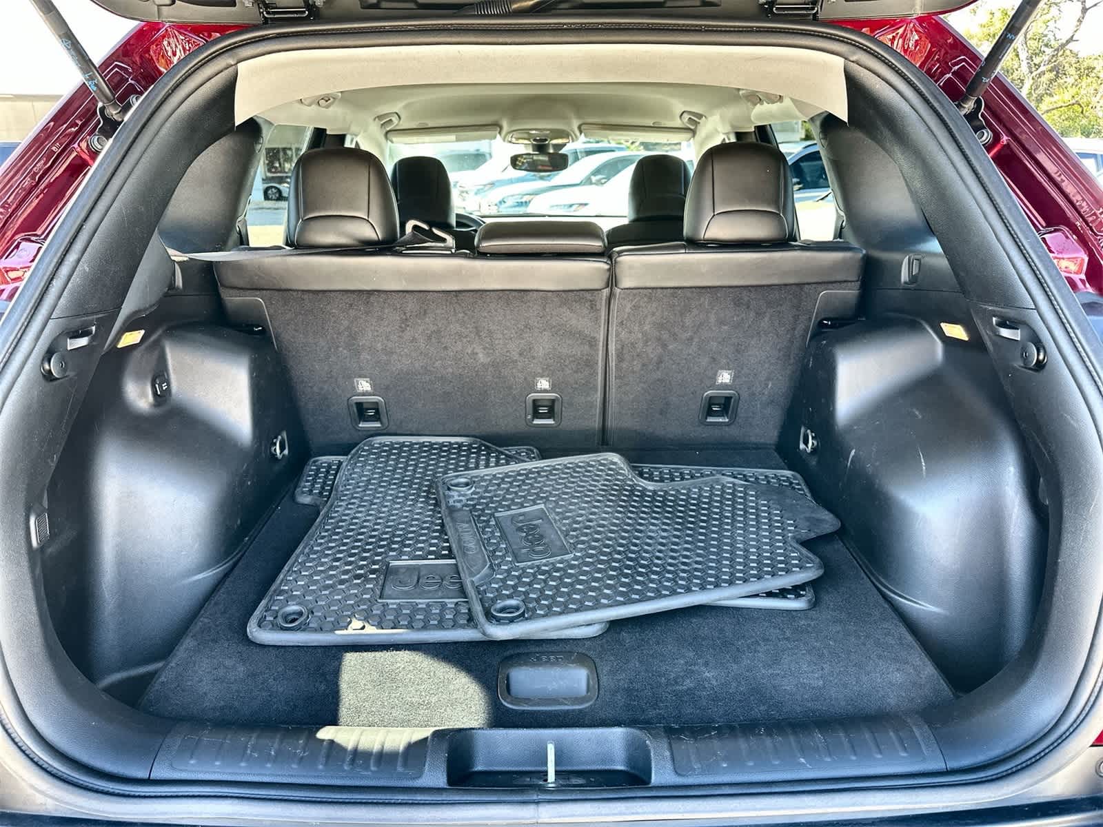 Thumbnail: 2022 Jeep Cherokee - 19