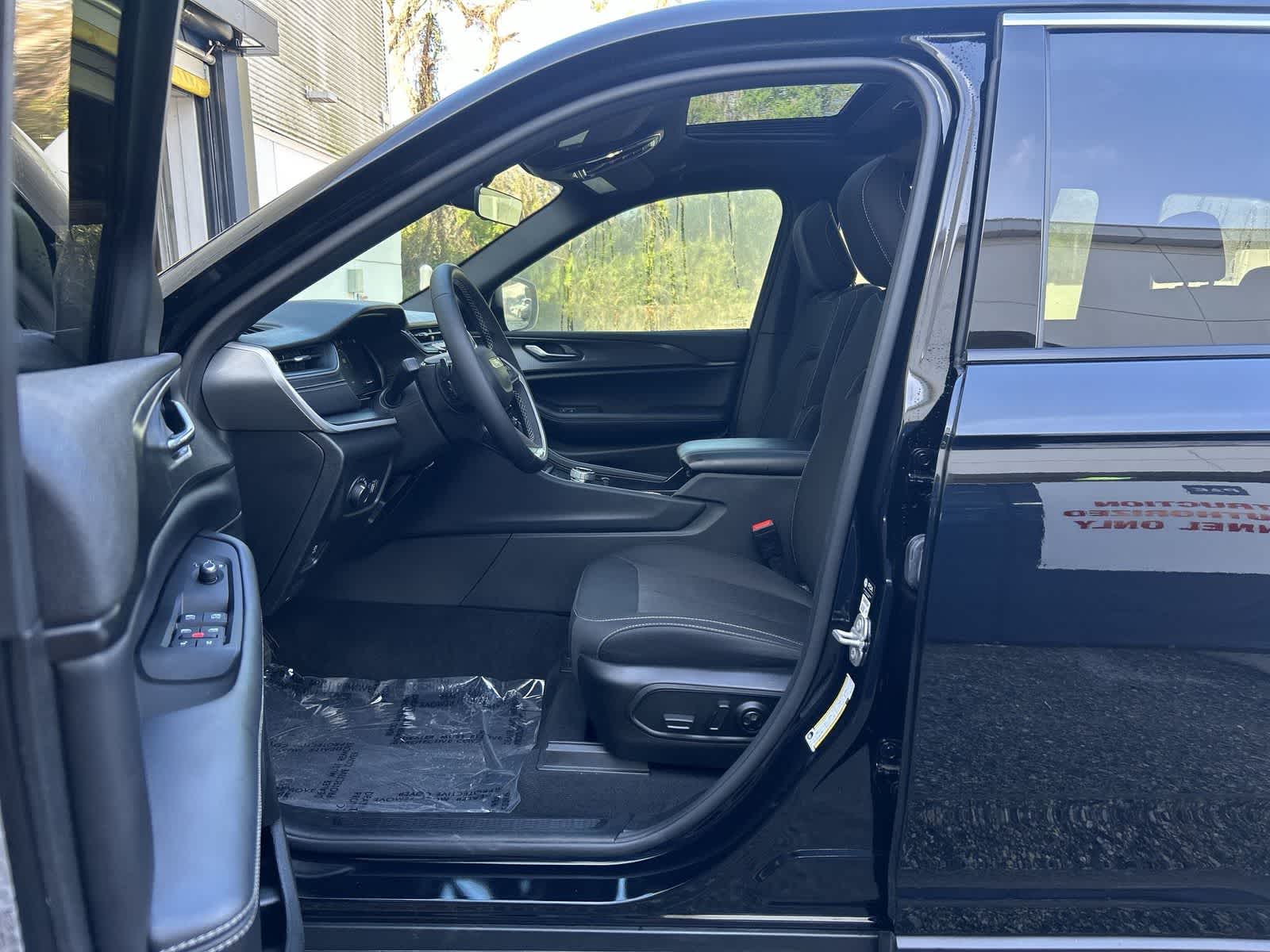 Thumbnail: 2025 Jeep Grand Cherokee - 12