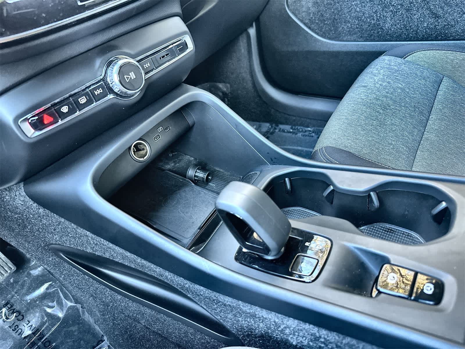 Thumbnail: 2024 Volvo XC40 - 17